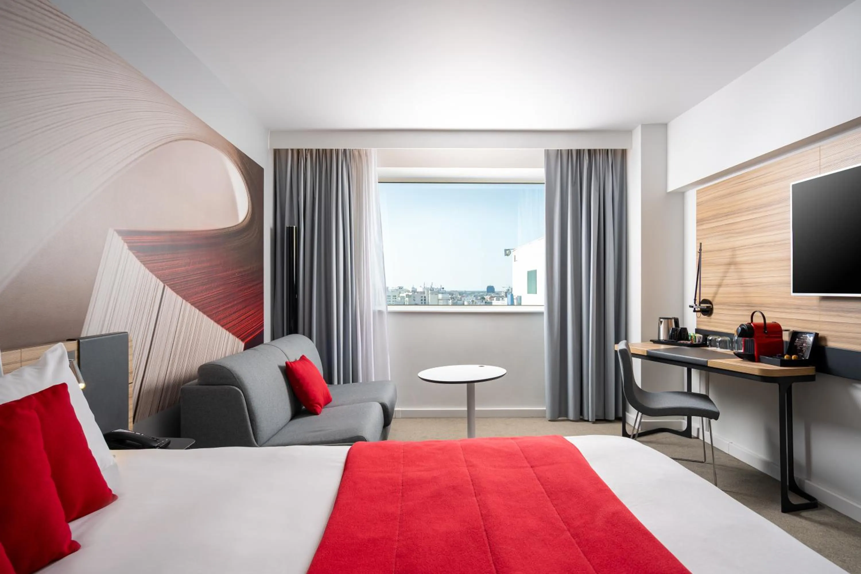 Bedroom, Bed in Novotel Bucharest City Centre