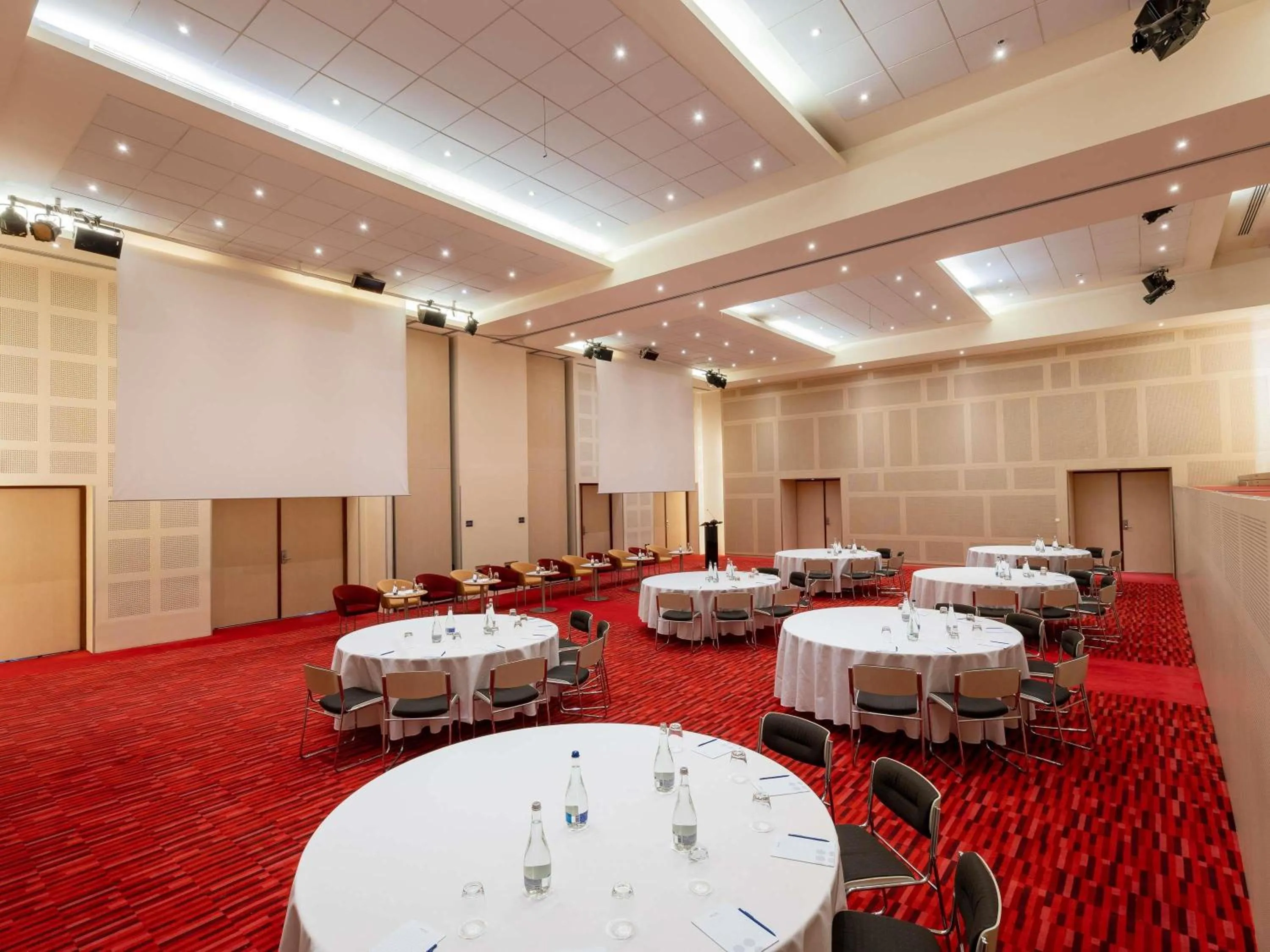 Meeting/conference room in Novotel Bucharest City Centre