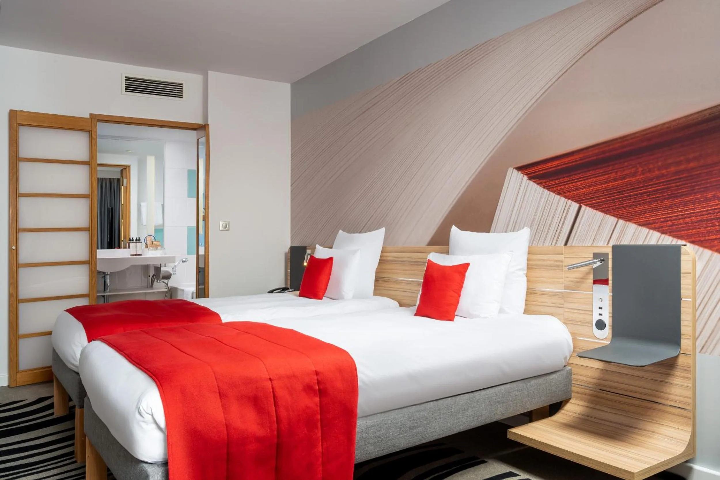 Bed in Novotel Bucharest City Centre