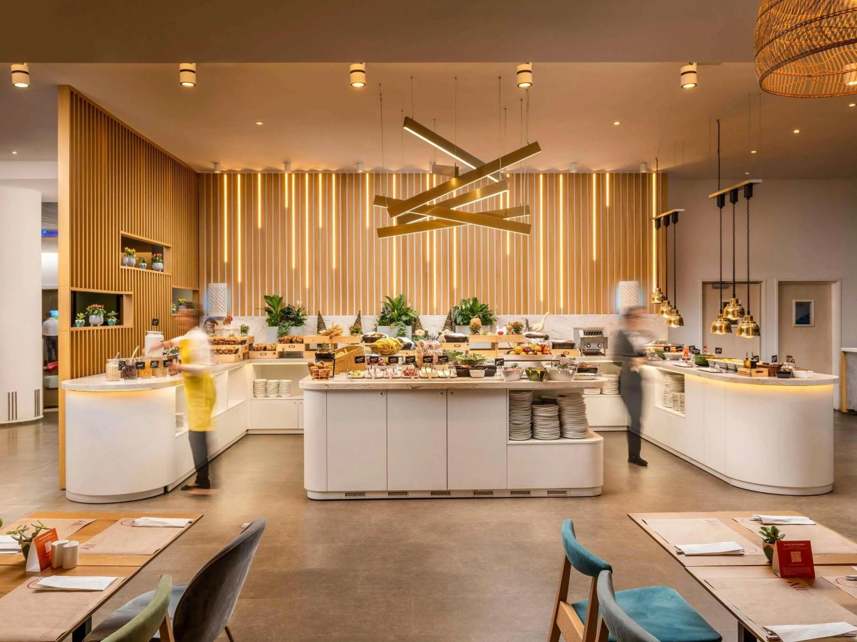 Restaurant/places to eat in Novotel Bucharest City Centre