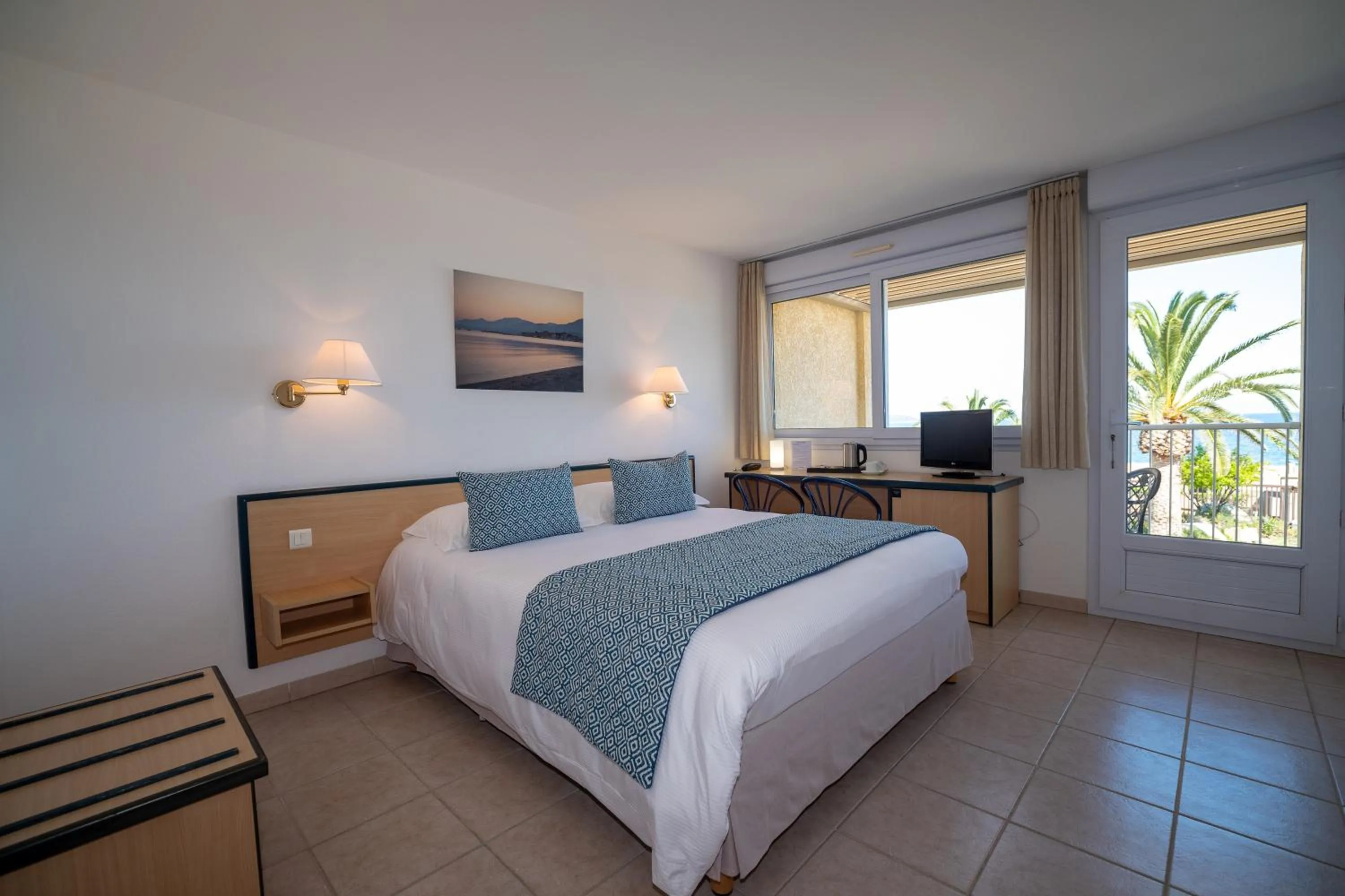 Bed in Hotel Les Galets