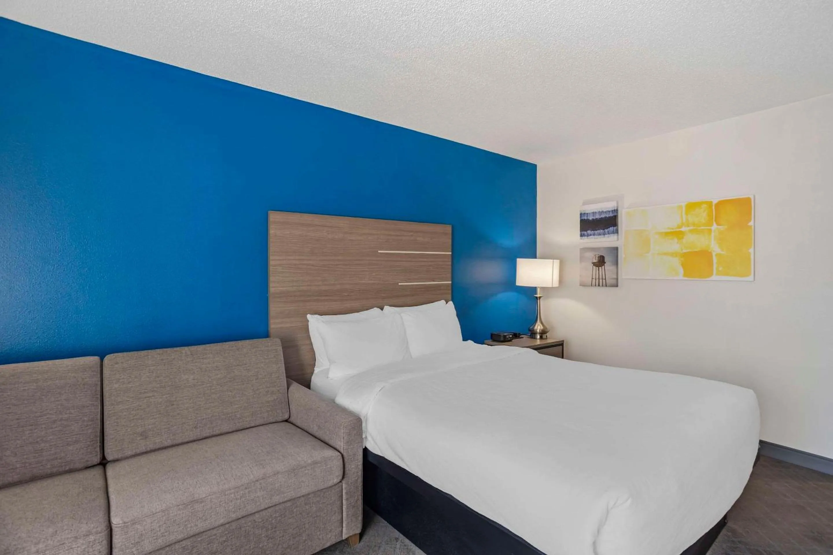 Bedroom, Bed in Comfort Inn & Suites Harrisburg-Hershey North