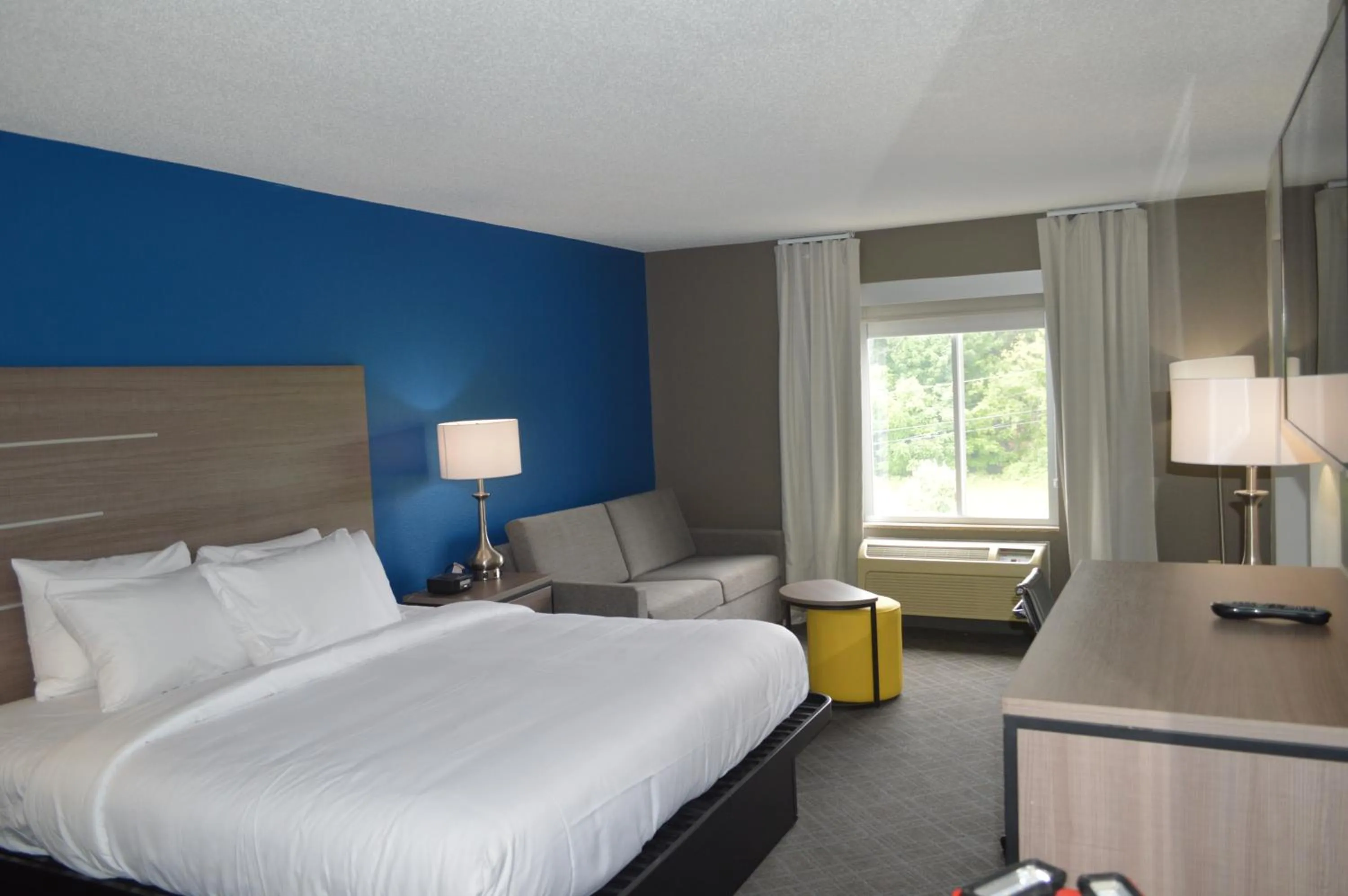 Bedroom, Bed in Comfort Inn & Suites Harrisburg-Hershey North