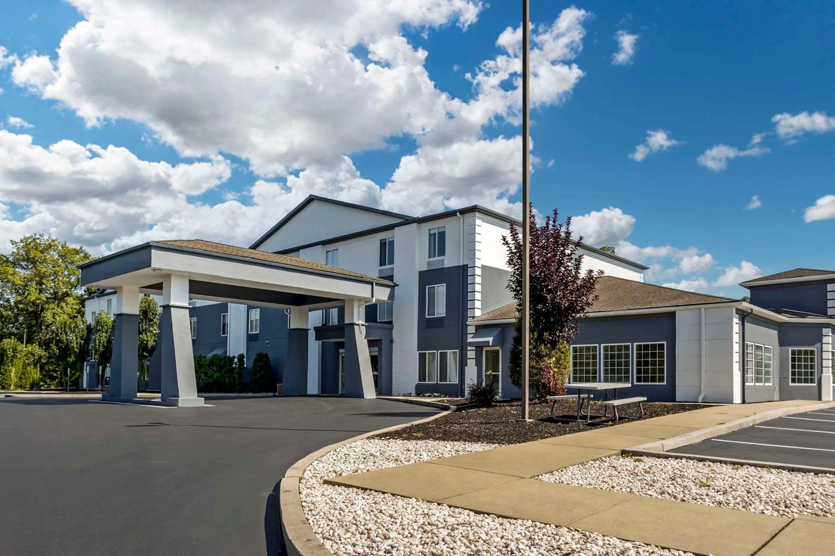 Property building in Comfort Inn & Suites Harrisburg-Hershey North