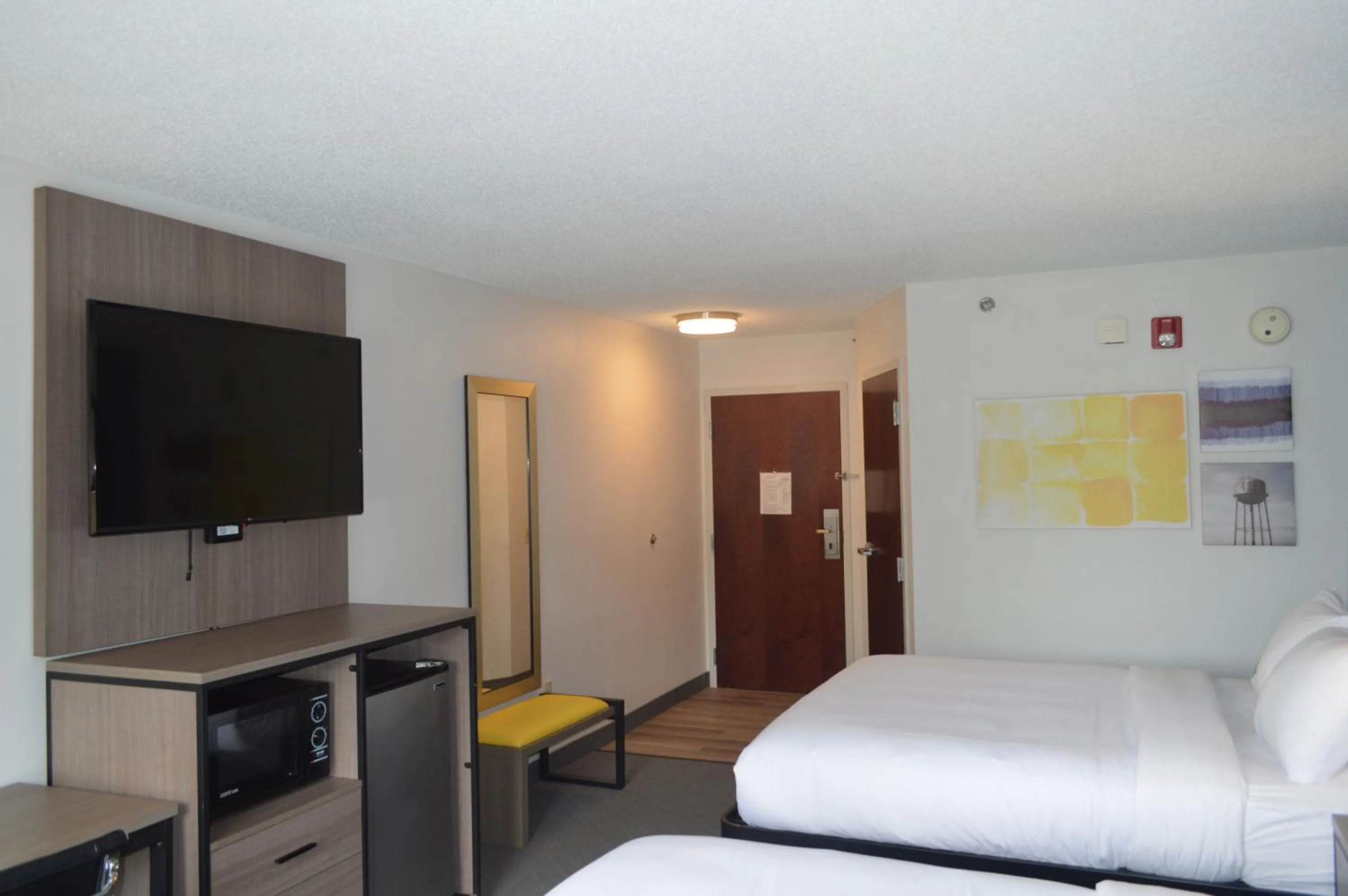 Photo of the whole room, Bed in Comfort Inn & Suites Harrisburg-Hershey North