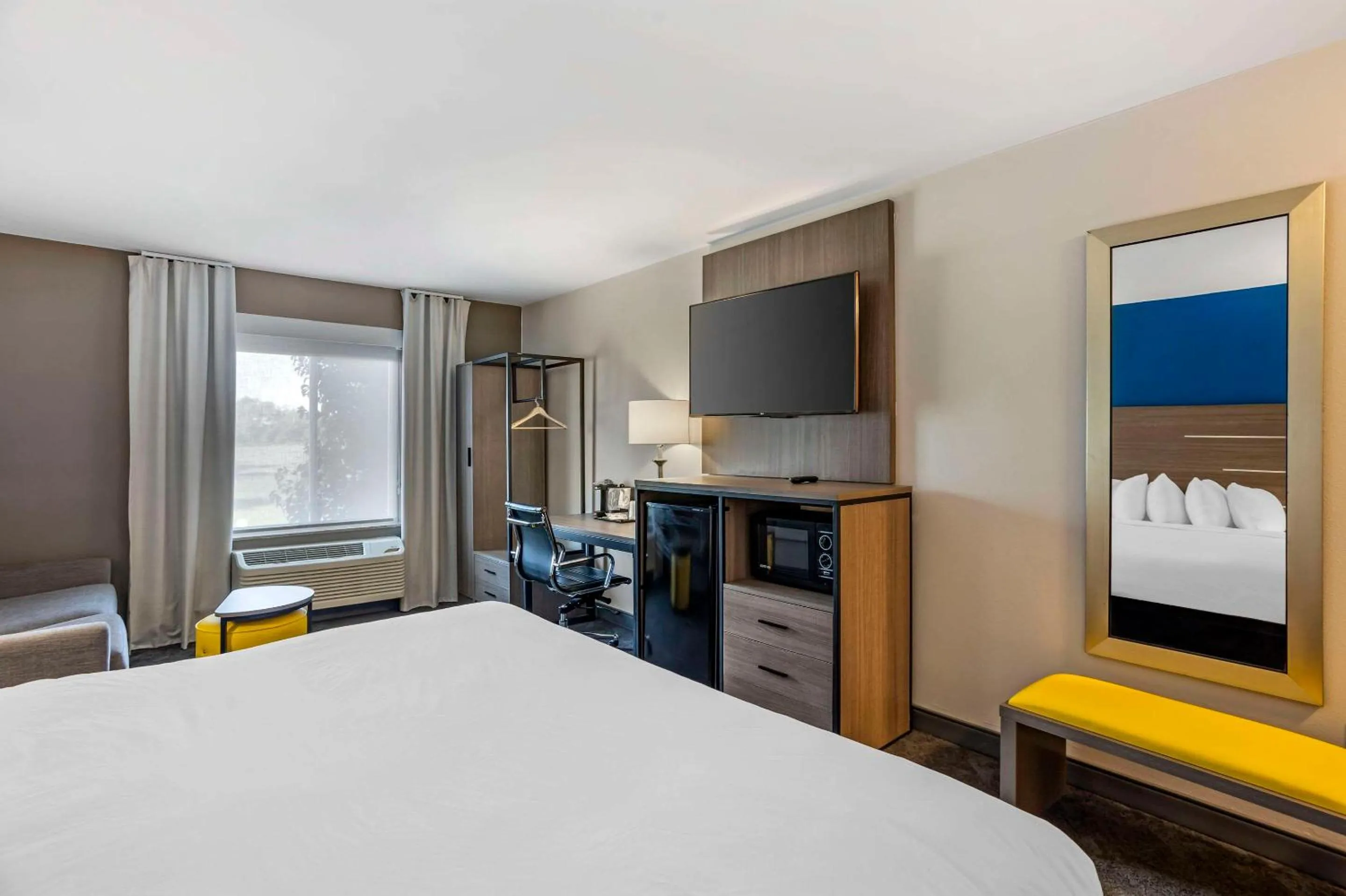 Bedroom, Bed in Comfort Inn & Suites Harrisburg-Hershey North