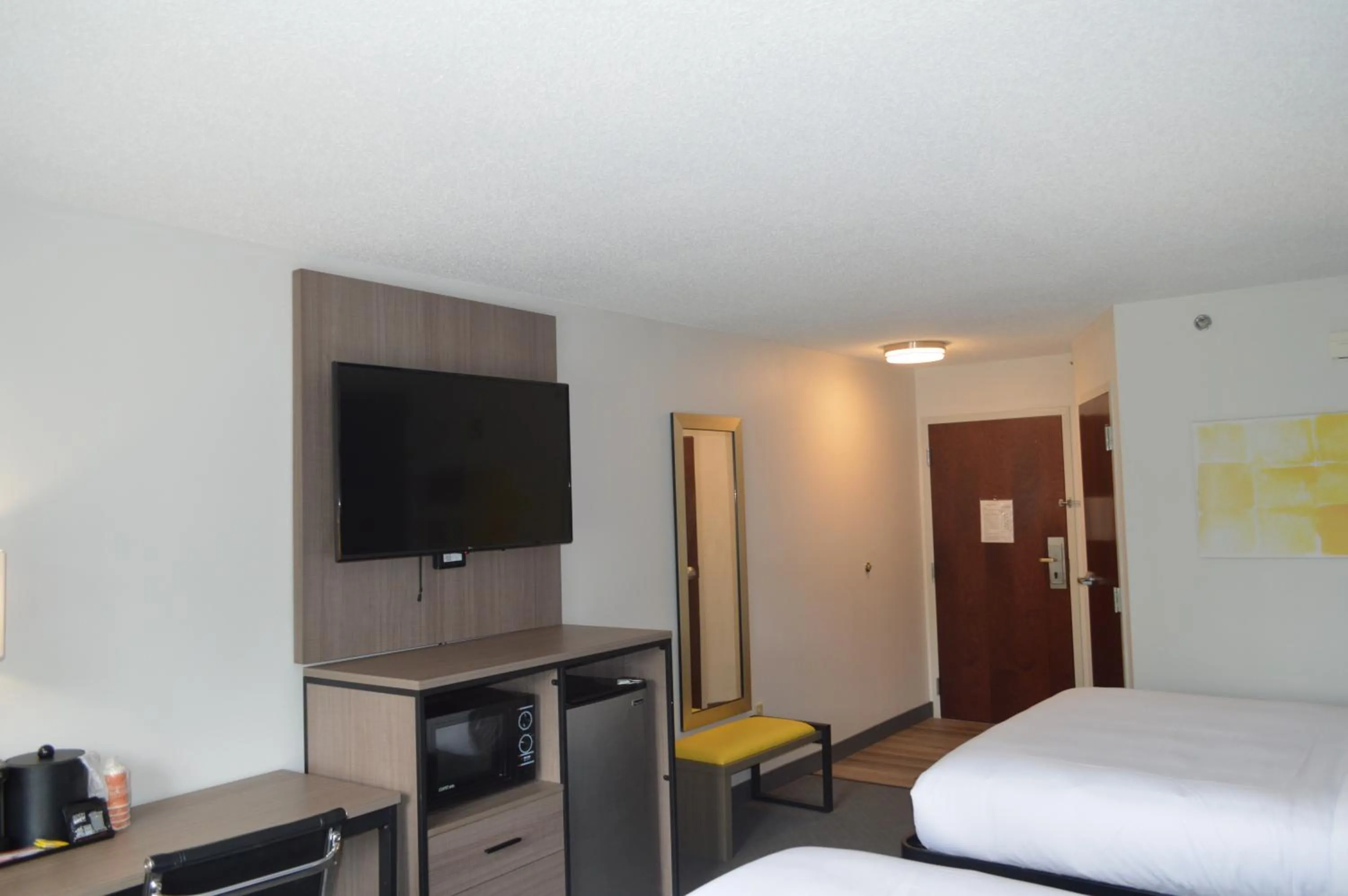 Photo of the whole room, Bed in Comfort Inn & Suites Harrisburg-Hershey North