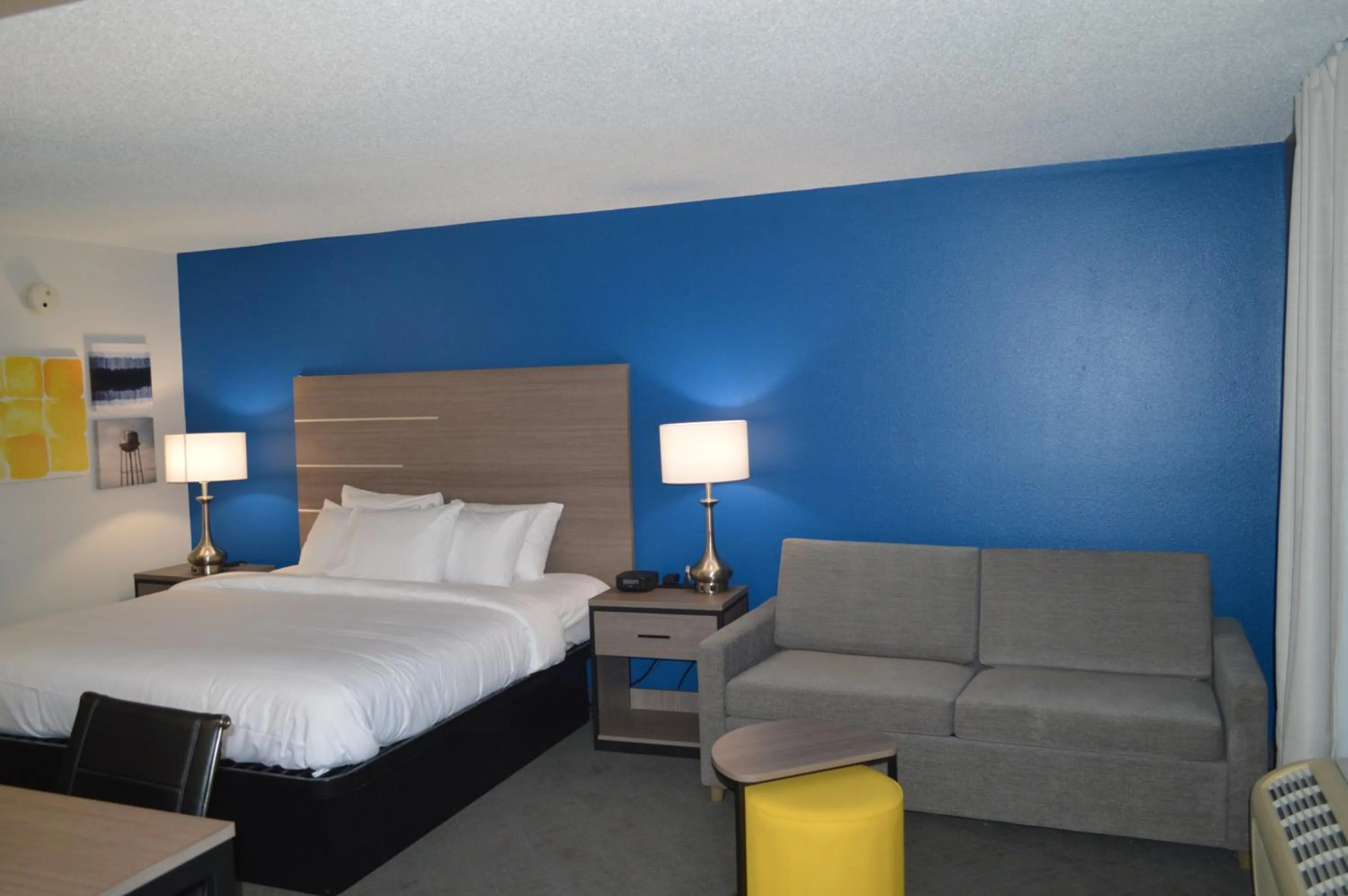 Bed in Comfort Inn & Suites Harrisburg-Hershey North