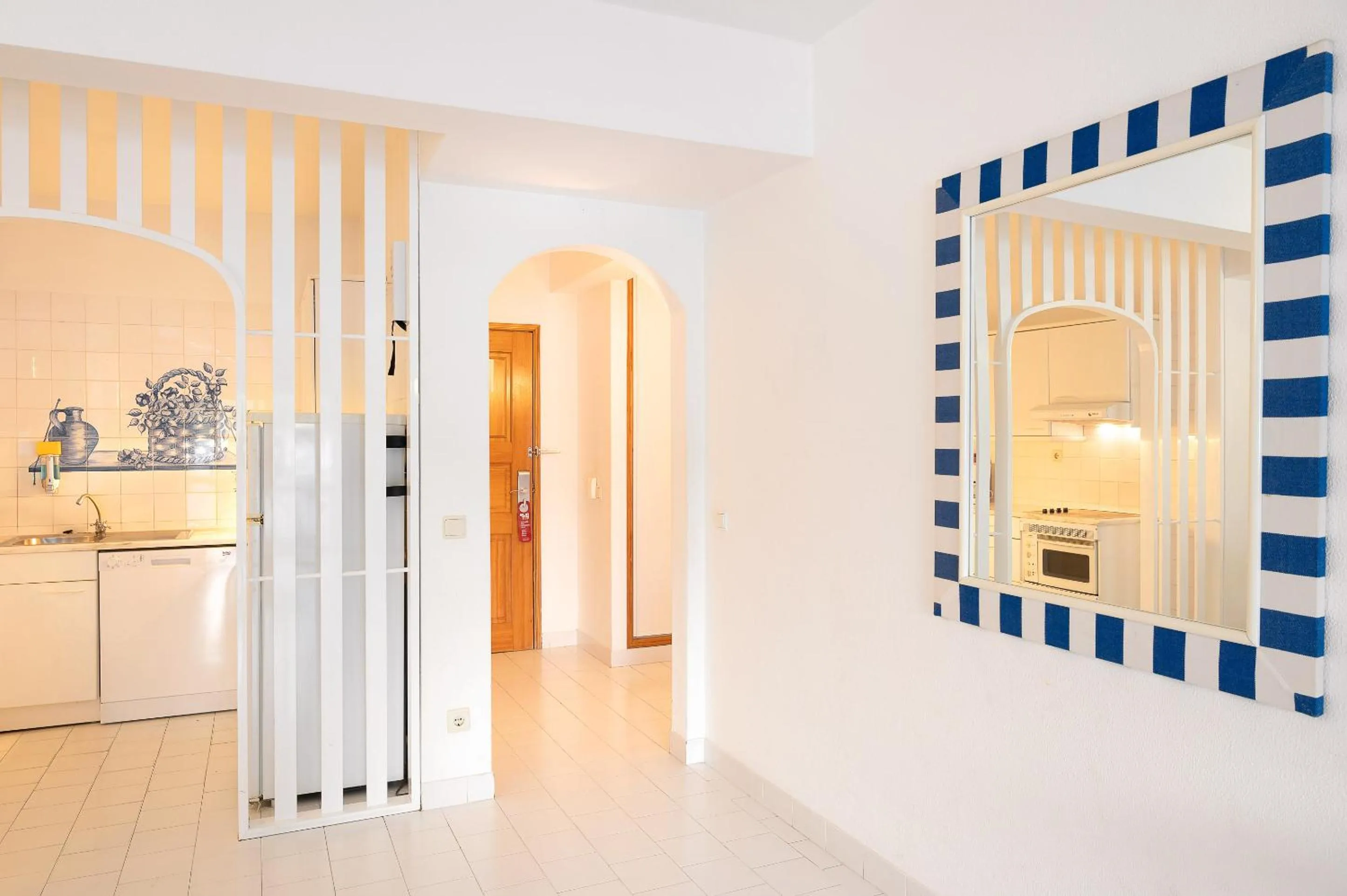 Kitchen or kitchenette in Grand Muthu Oura View Beach Club