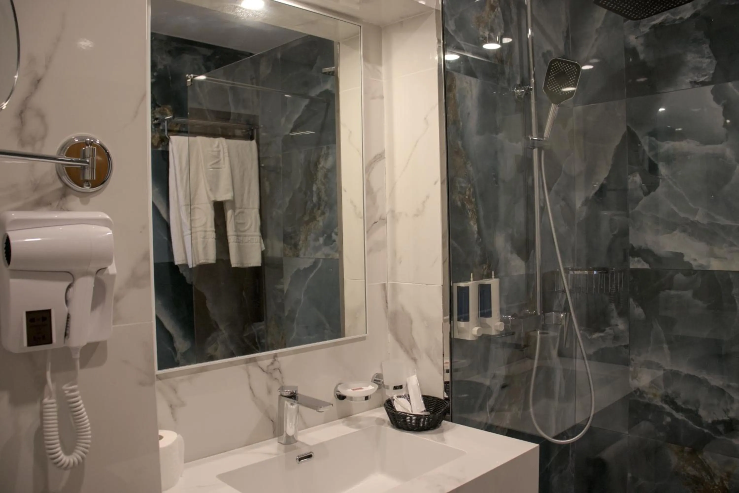 Bathroom in Grand Muthu Oura View Beach Club