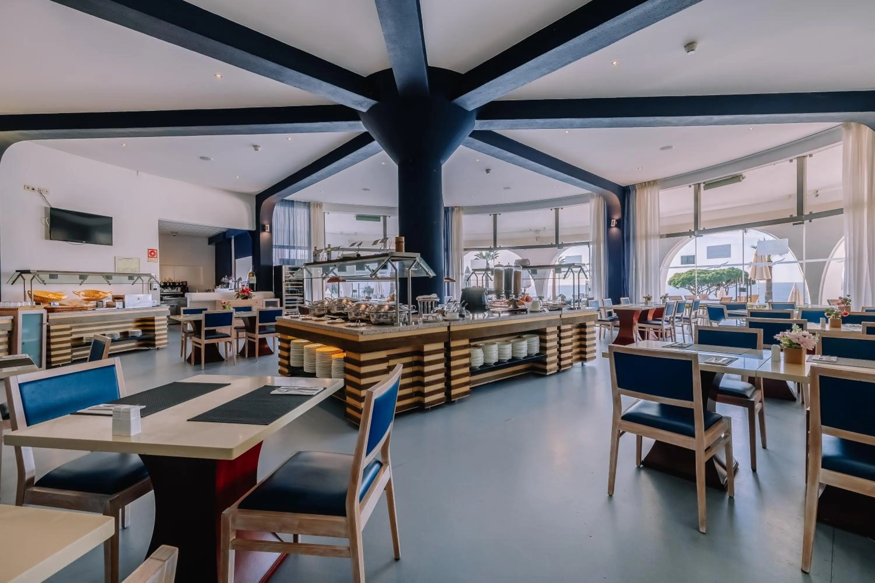 Restaurant/places to eat in Grand Muthu Oura View Beach Club