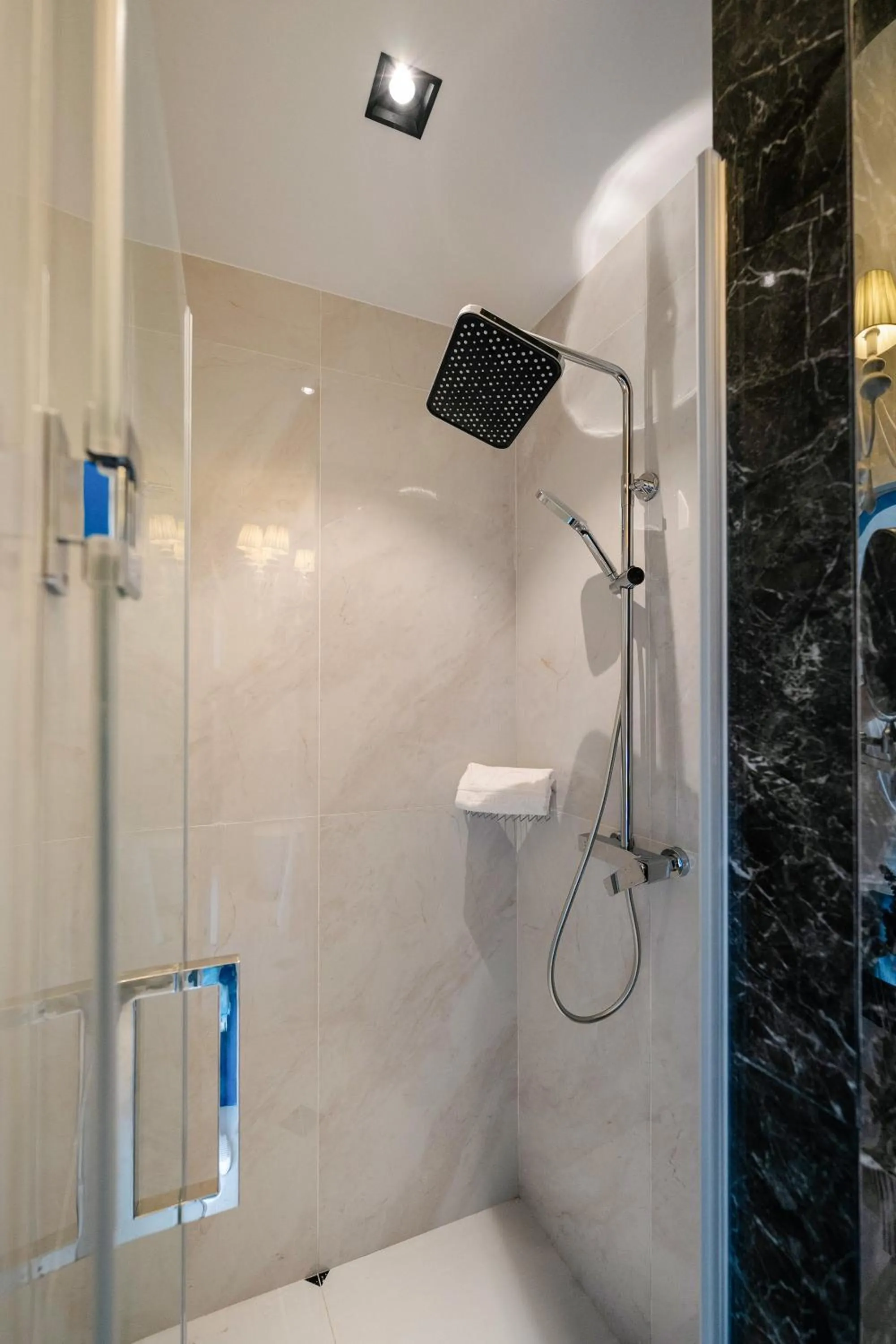Shower in Grand Muthu Oura View Beach Club
