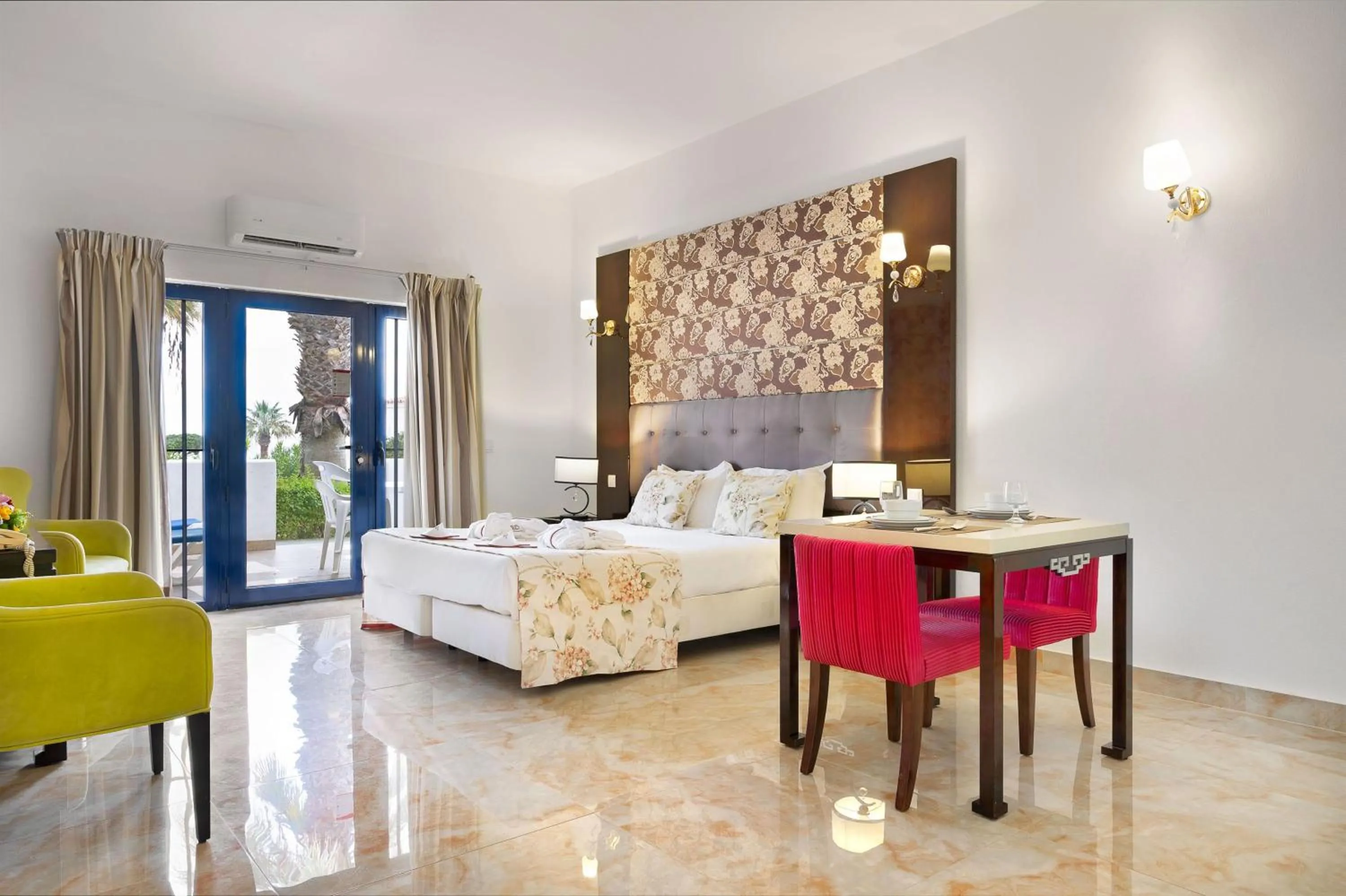 Bed in Grand Muthu Oura View Beach Club