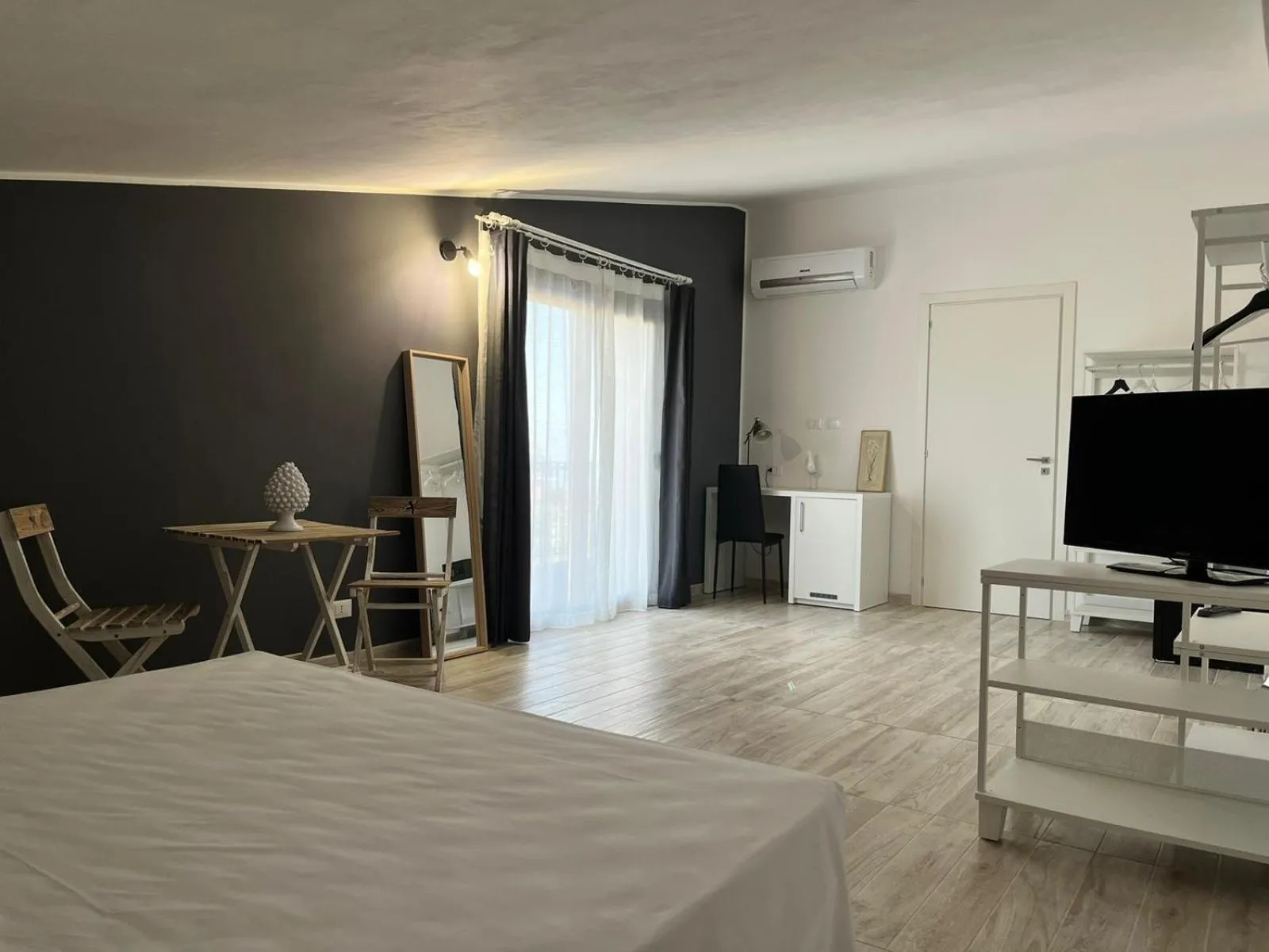 Photo of the whole room, Bed in Amada Hotel Siracusa