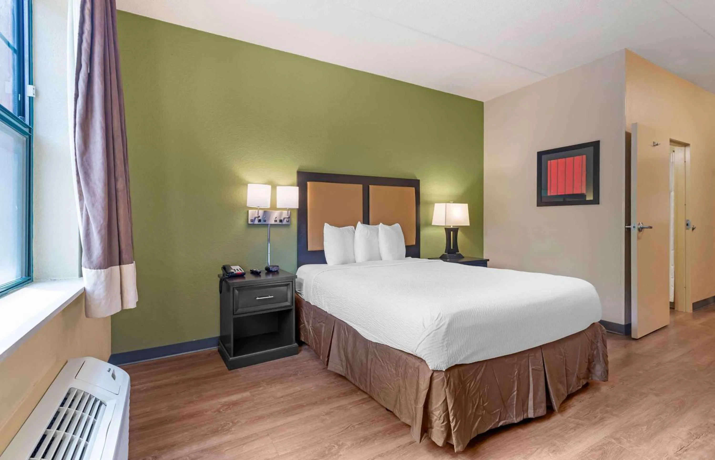 Bedroom, Bed in Extended Stay America Suites - Princeton - South Brunswick