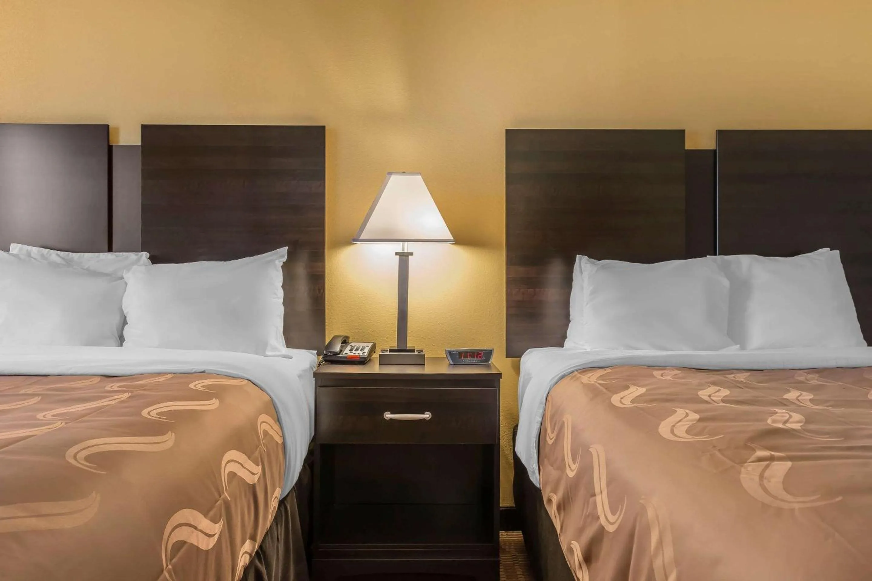 Photo of the whole room, Bed in Quality Inn & Suites Pittsburgh Harmarville