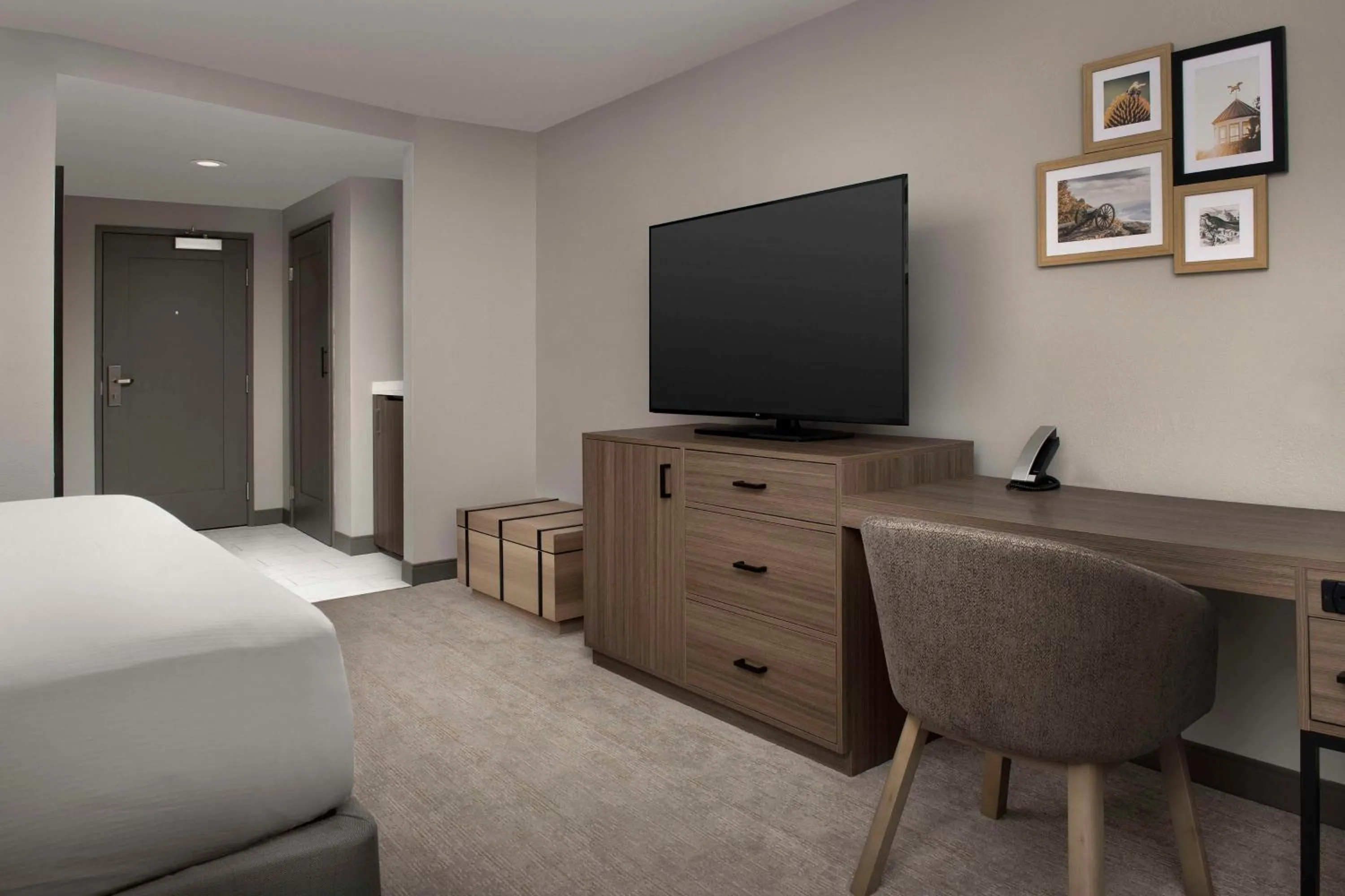 Bedroom, Bed in Doubletree by Hilton Chattanooga Hamilton Place