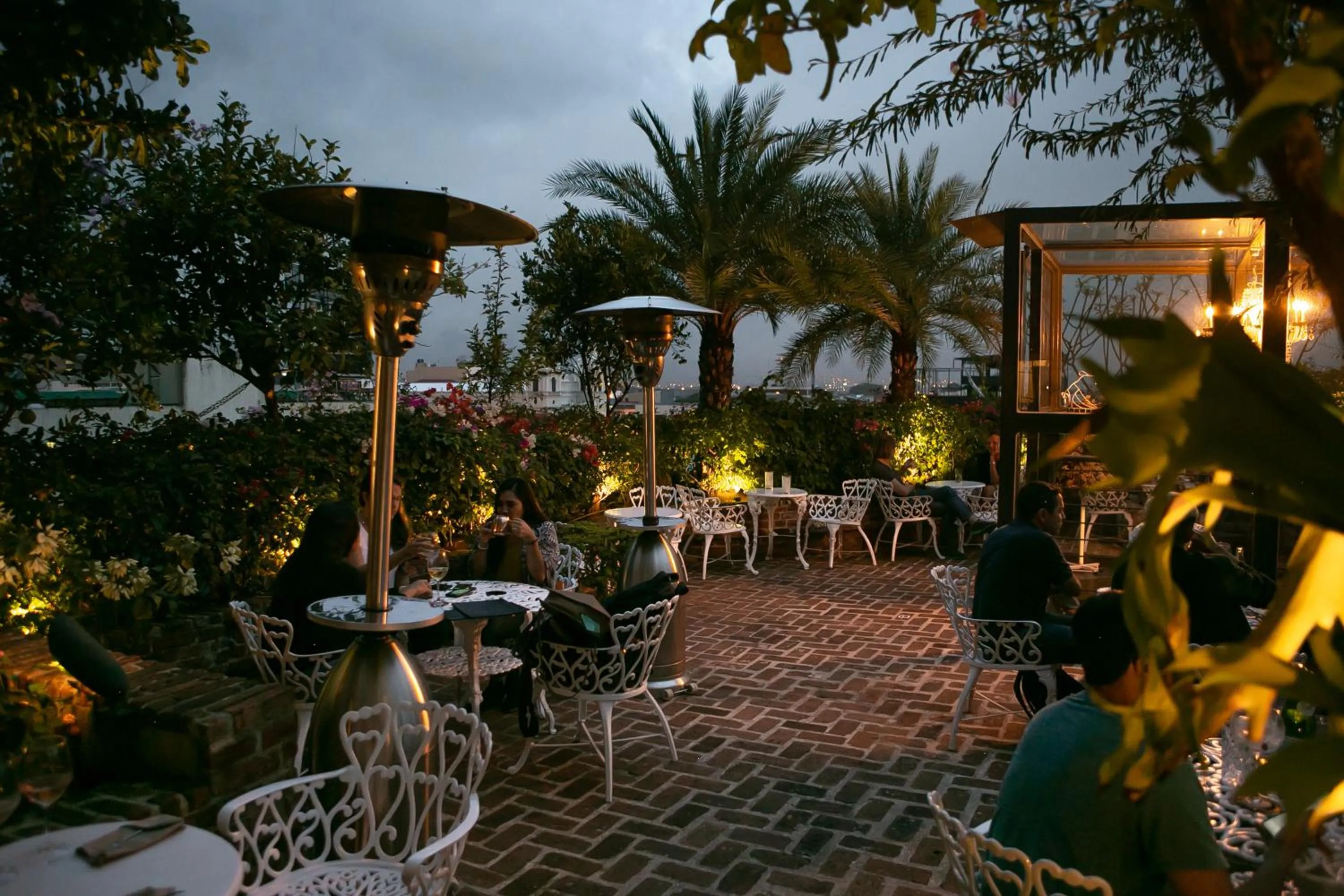 Restaurant/places to eat in Hotel Presidente