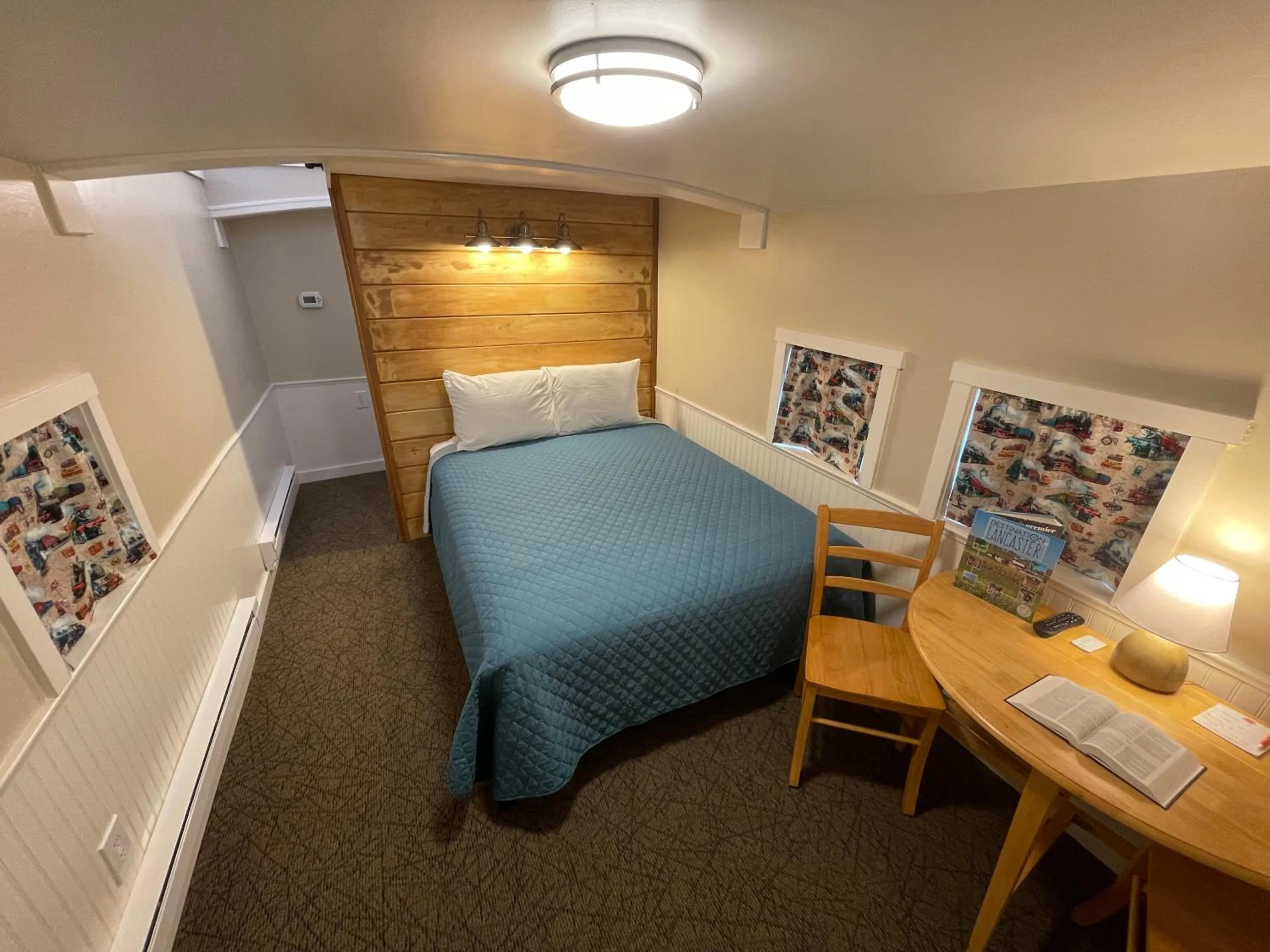 Bedroom, Bed in Red Caboose Motel & Restaurant