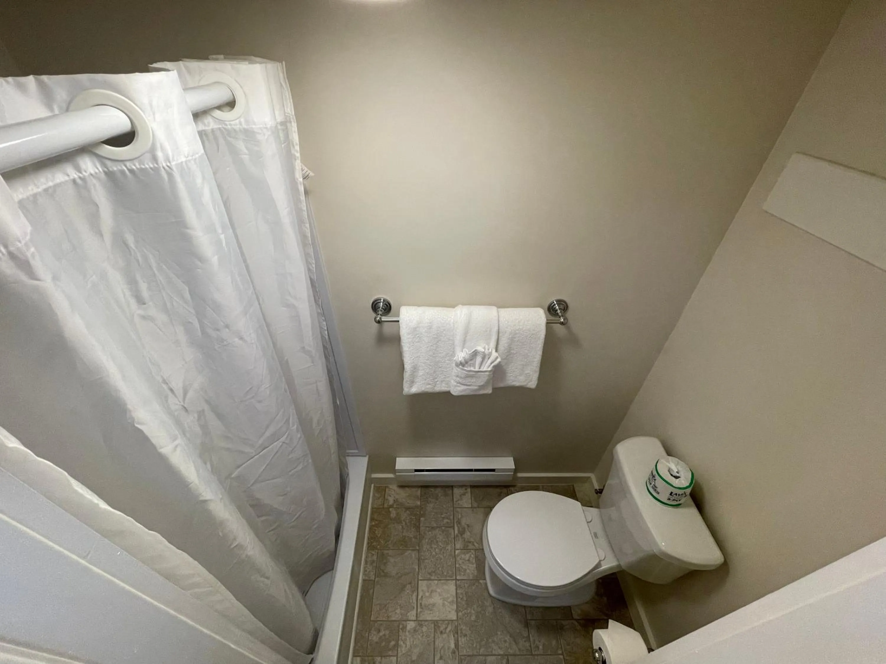 Bathroom in Red Caboose Motel & Restaurant