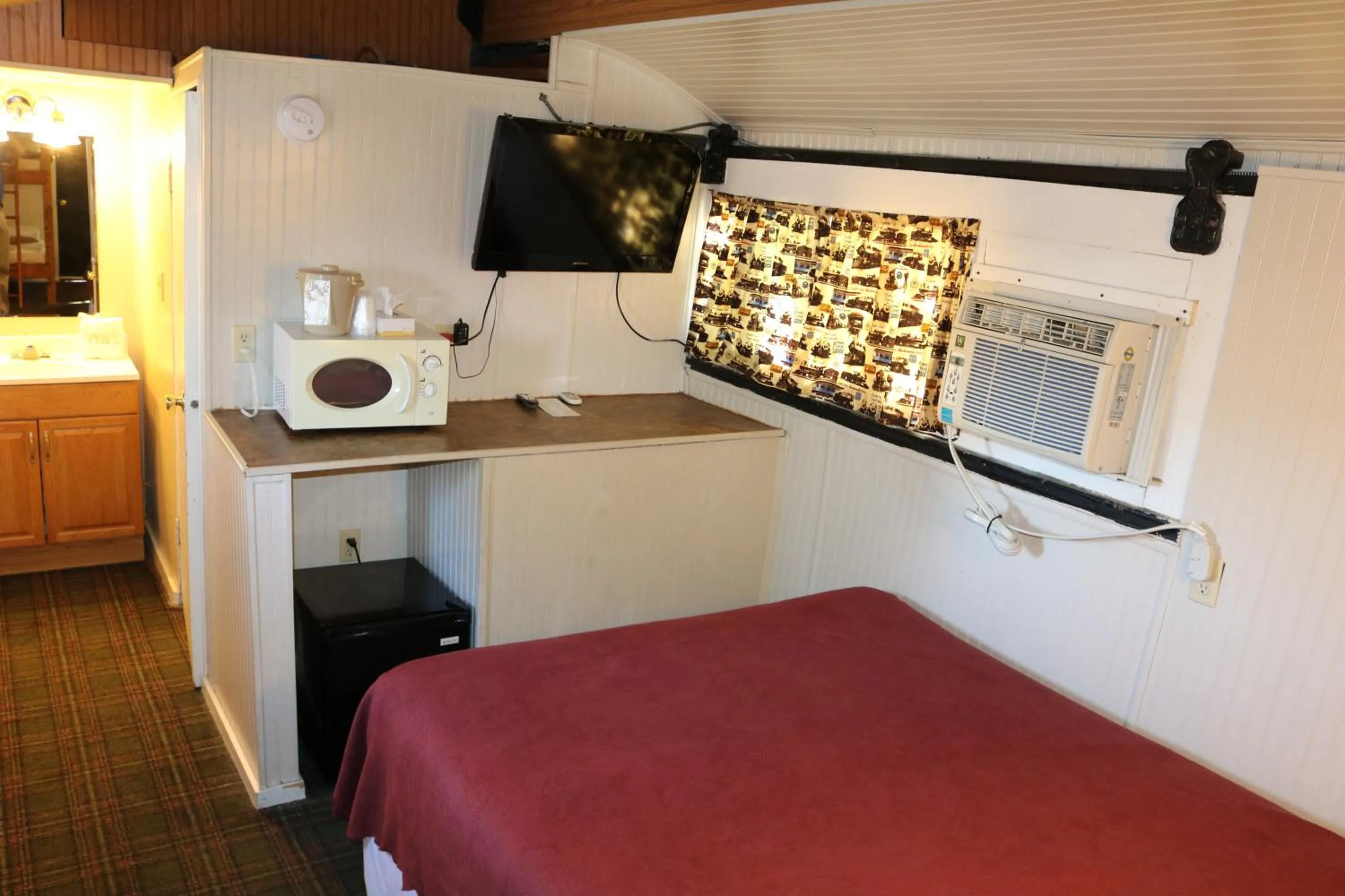 Bed in Red Caboose Motel & Restaurant