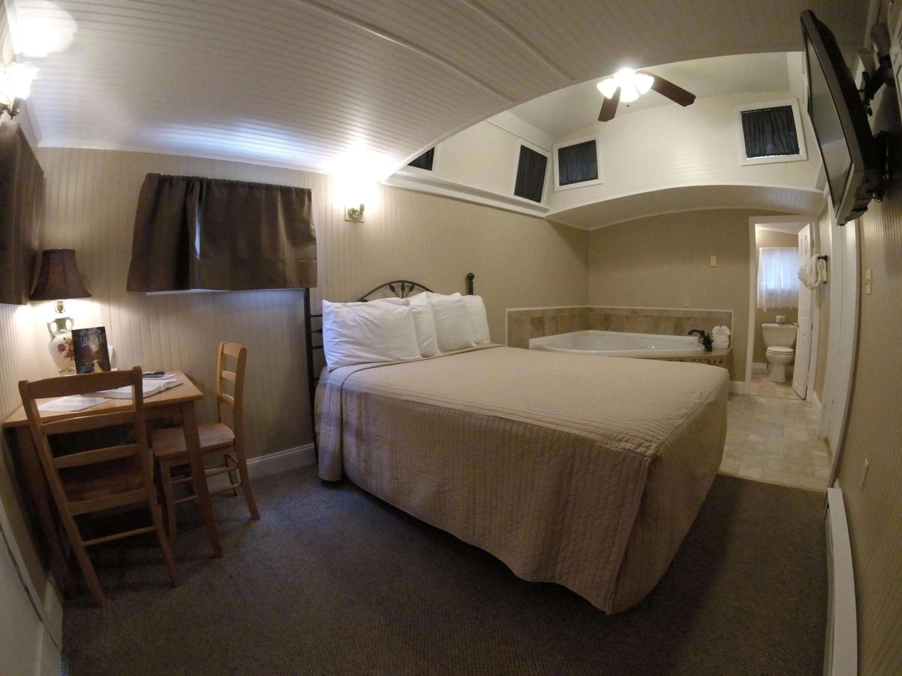 Bedroom, Bed in Red Caboose Motel & Restaurant