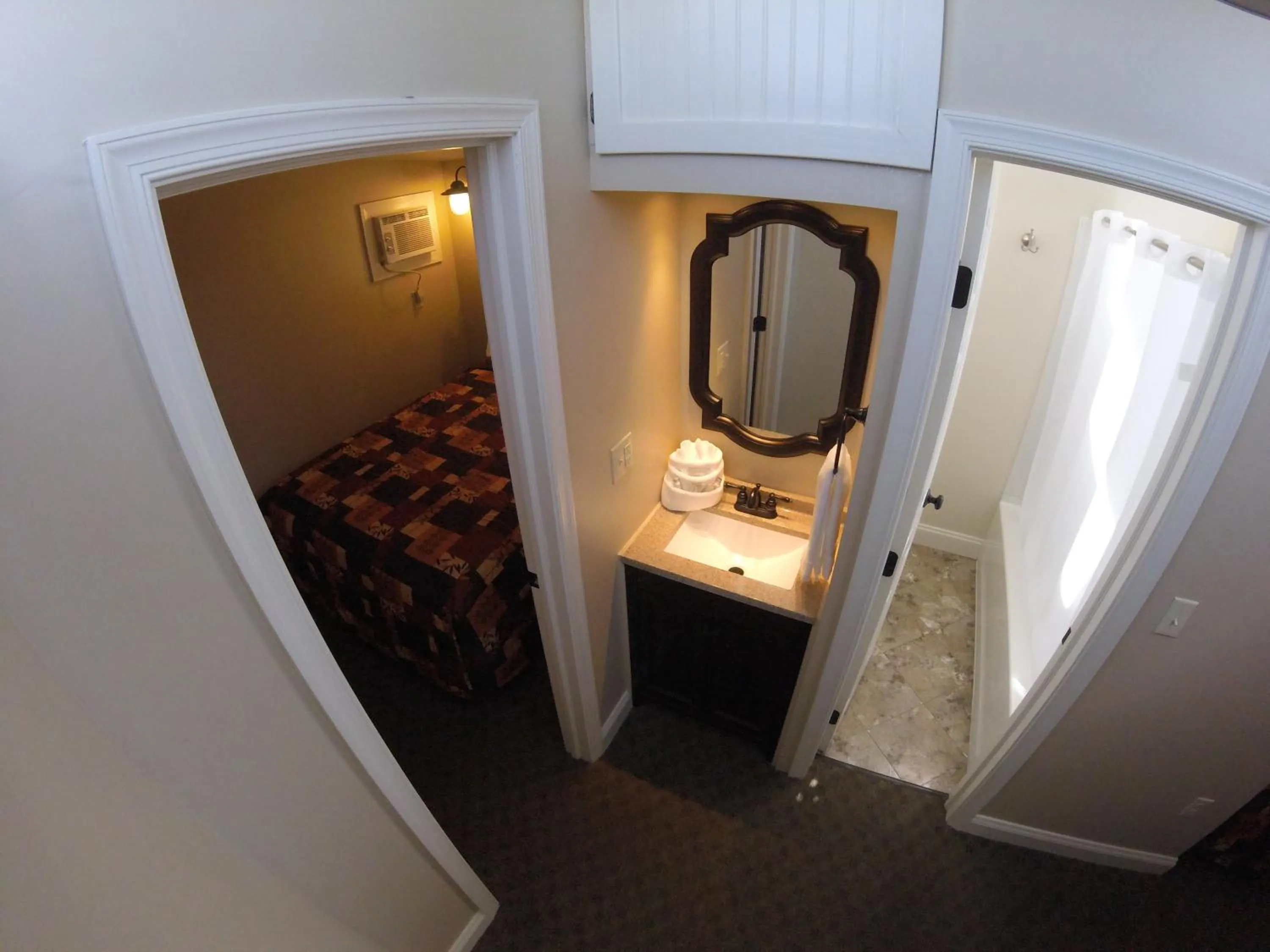 Bathroom in Red Caboose Motel & Restaurant