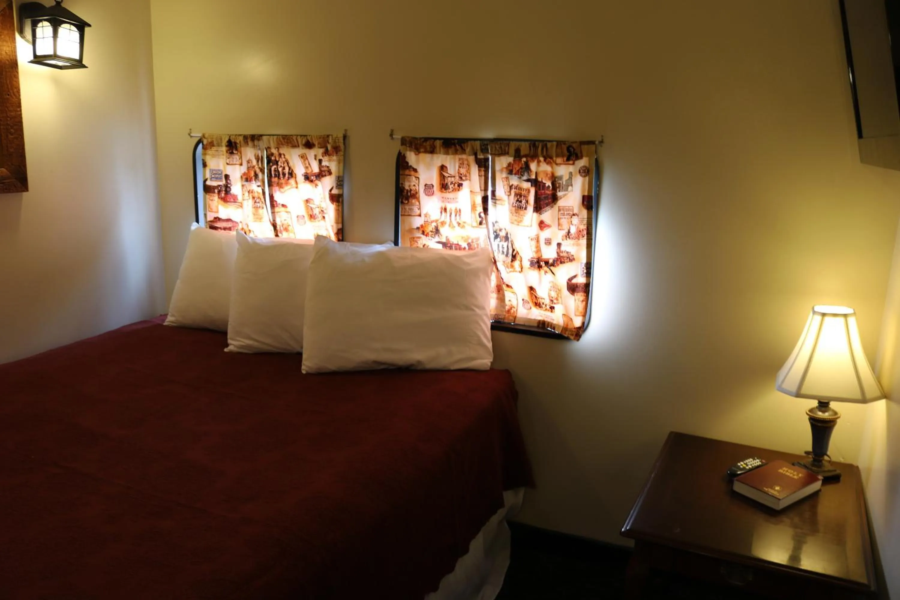 Bed in Red Caboose Motel & Restaurant