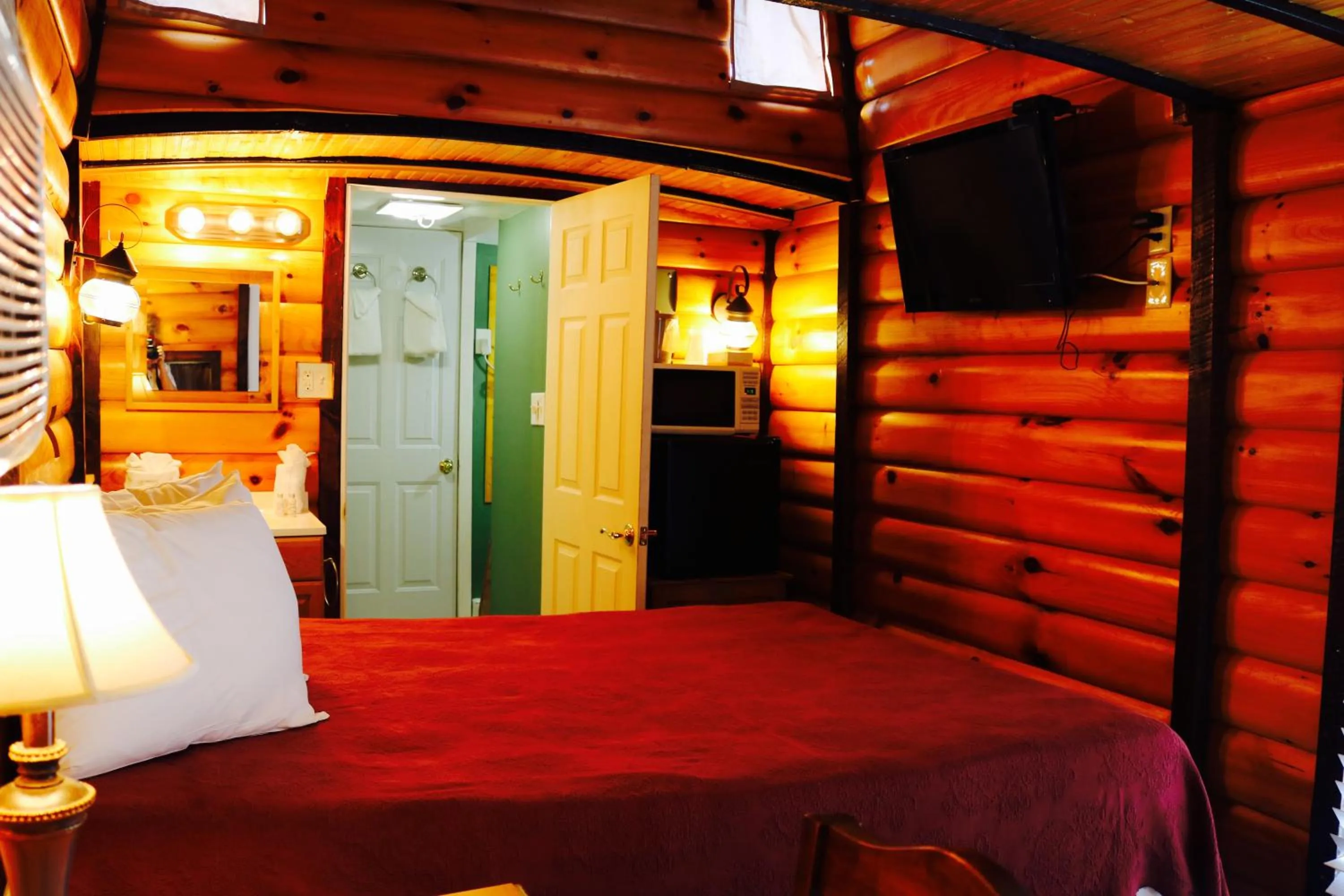 Bed in Red Caboose Motel & Restaurant