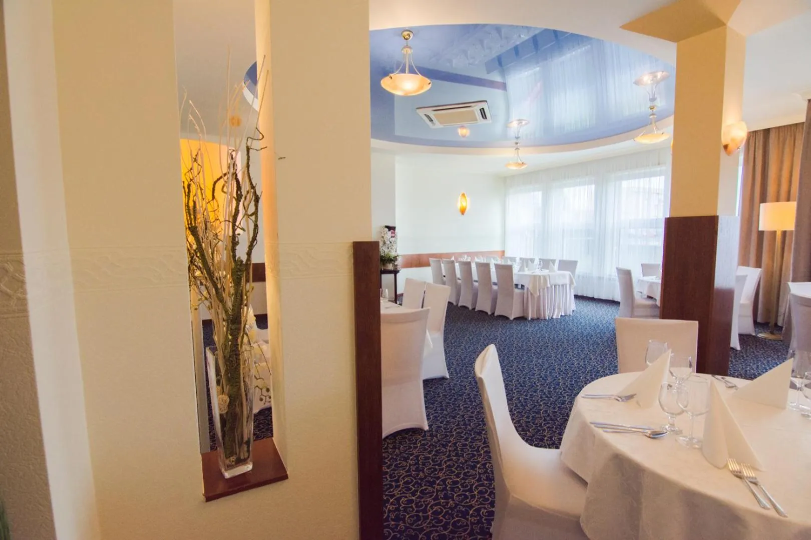 Restaurant/places to eat in Hotel Trojka