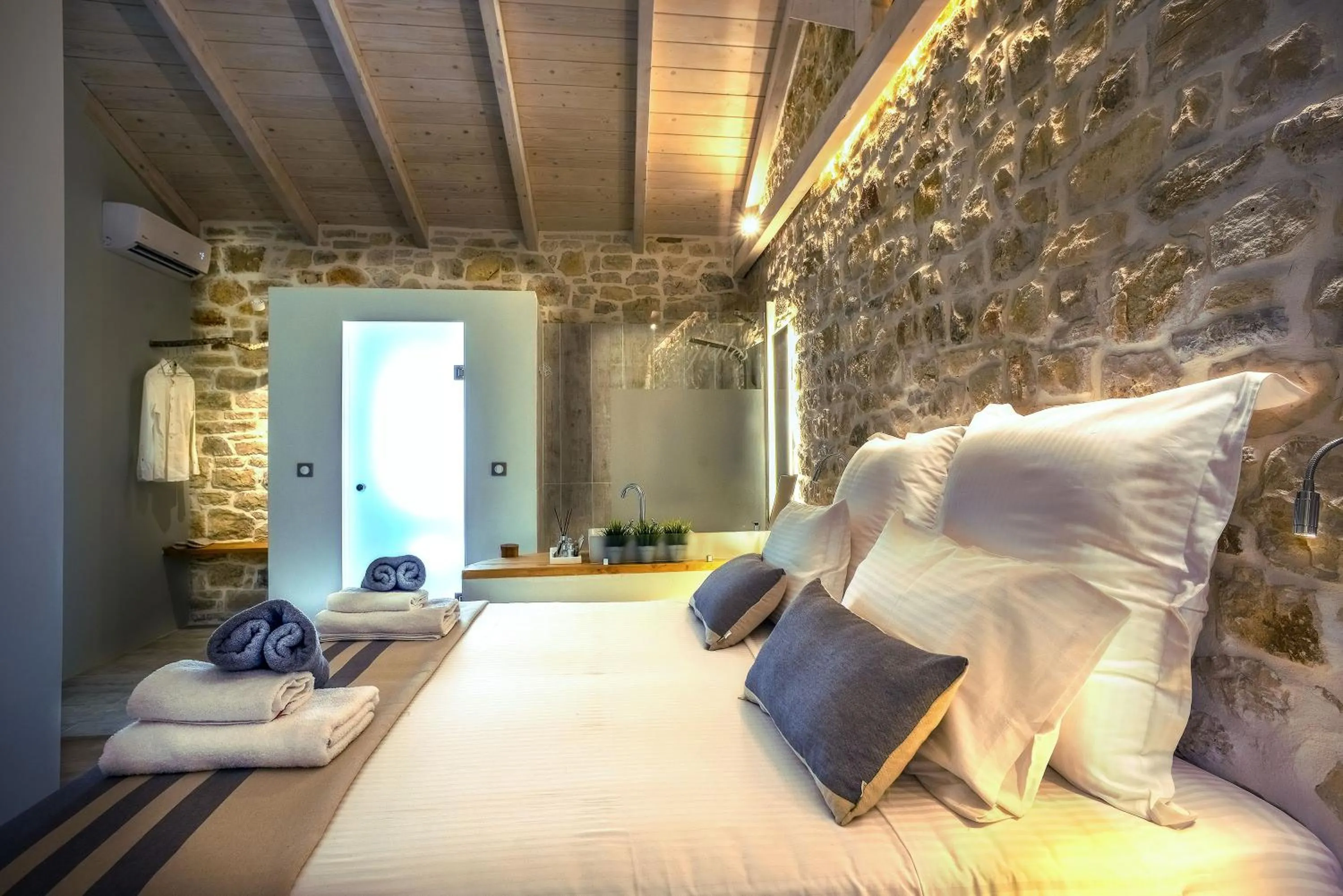 Bathroom, Bed in Paxos Fairytales Lovenest 2