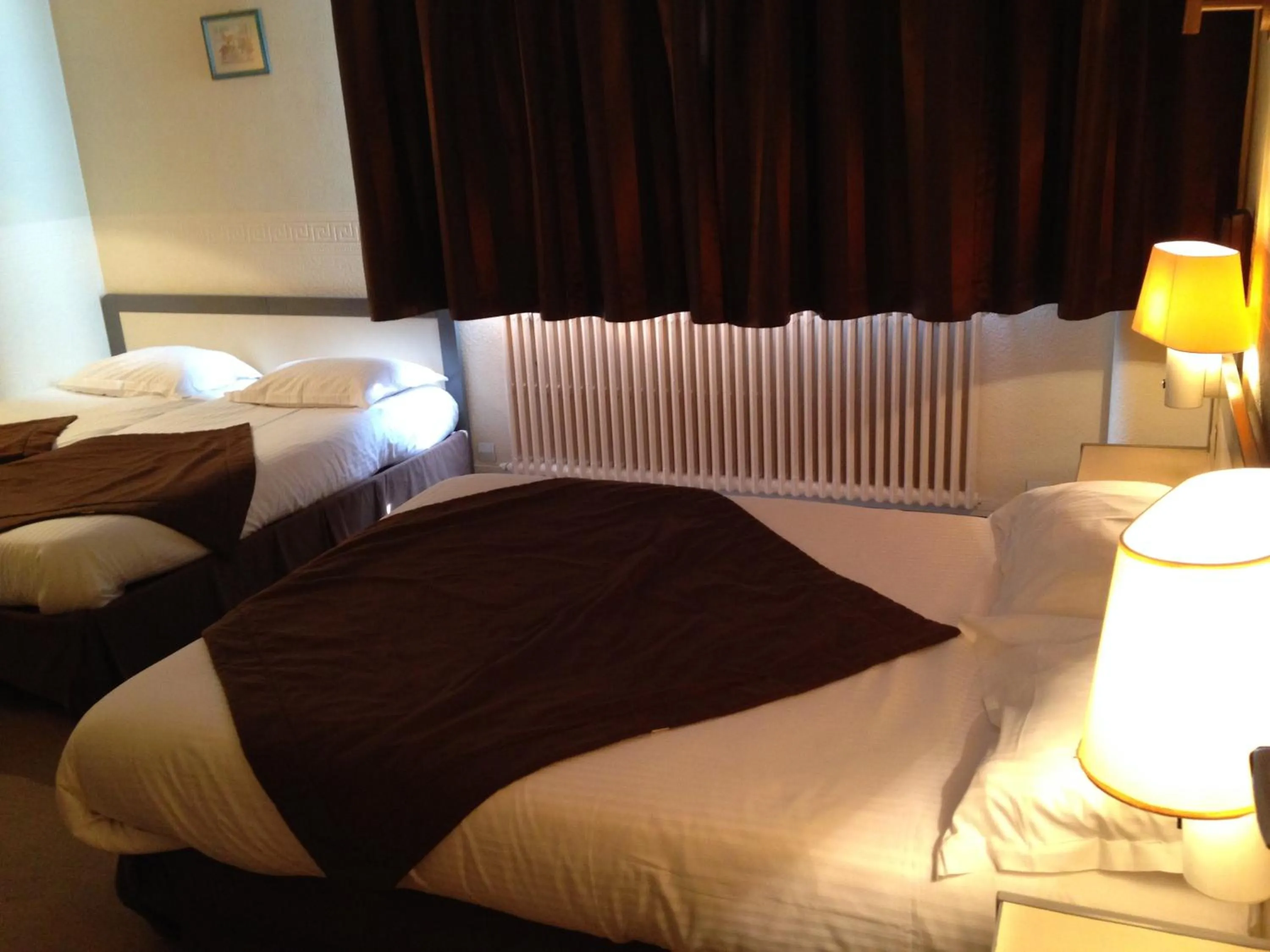Photo of the whole room, Bed in Hôtel Continental