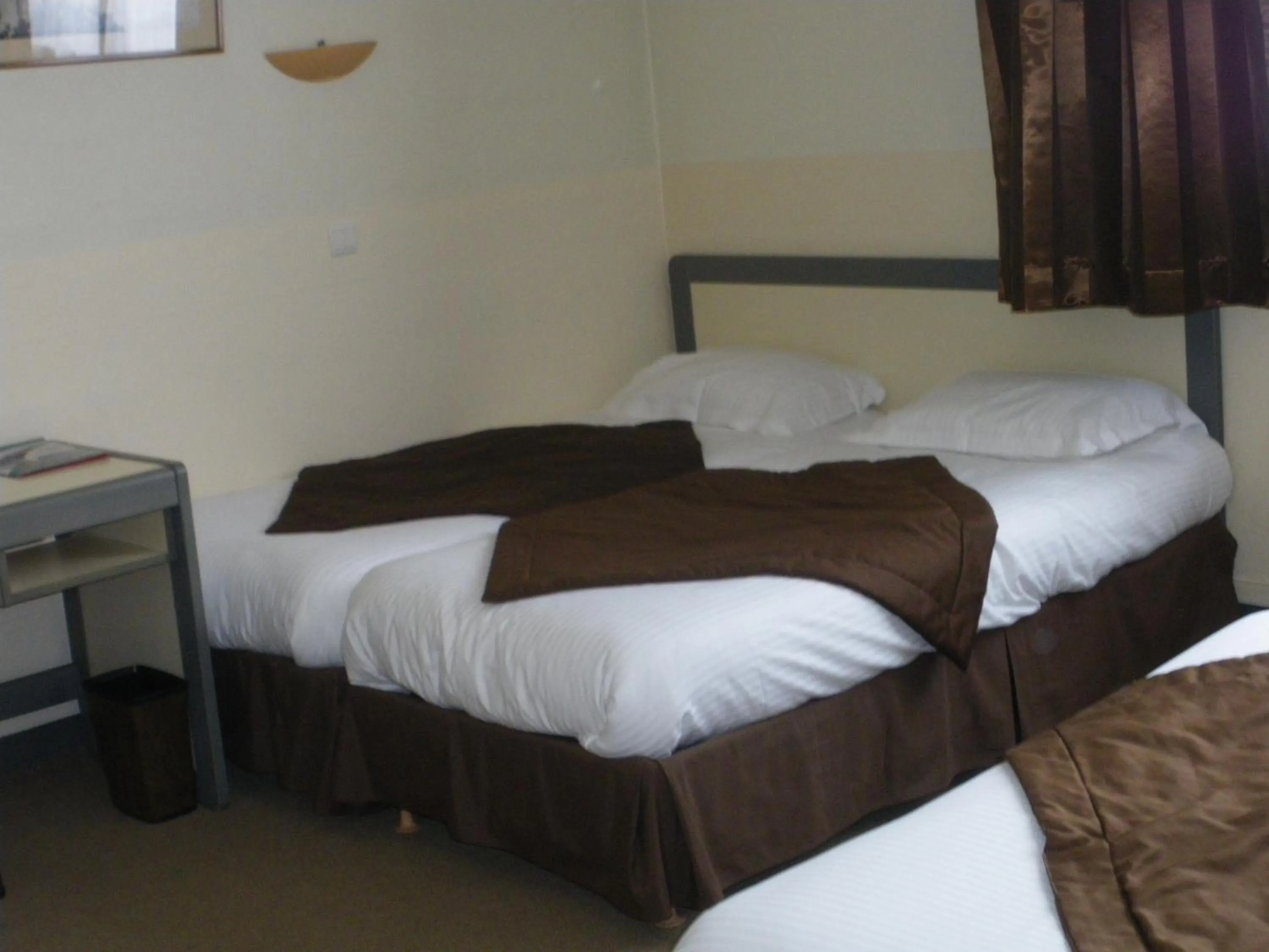 Bed in Hôtel Continental