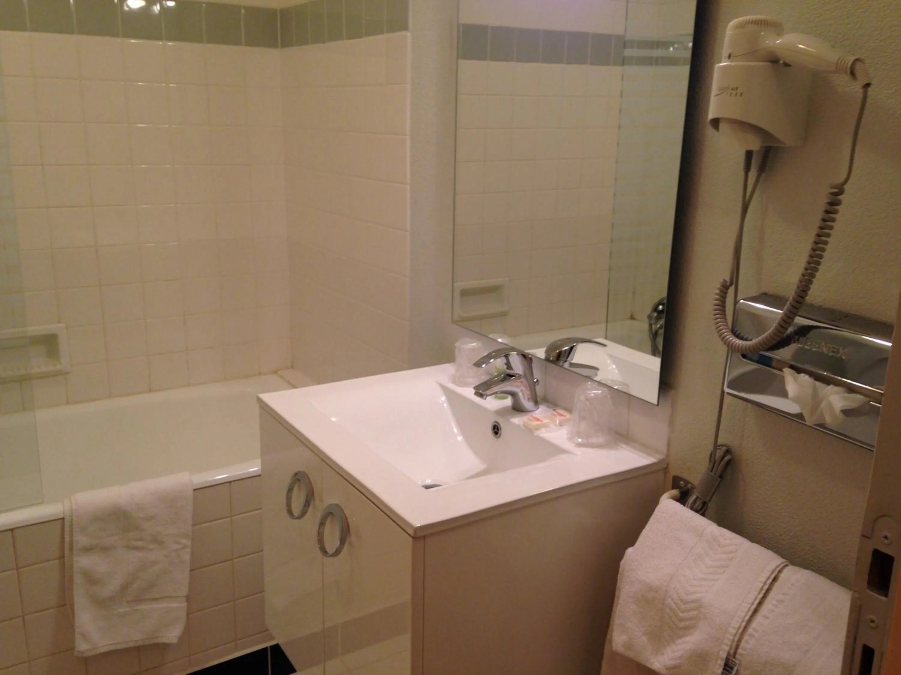 Bathroom in Hôtel Continental