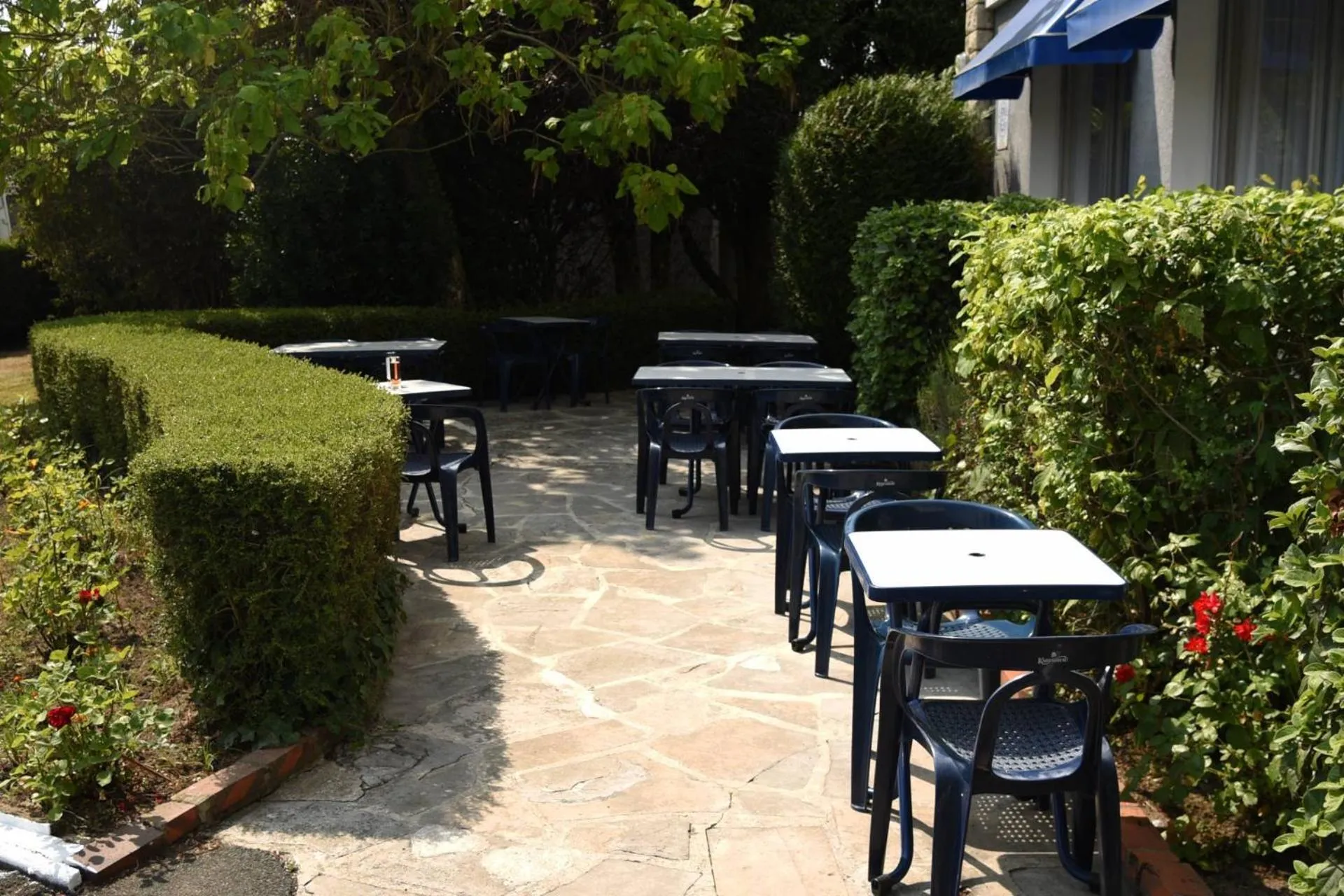 Patio in Contact Hôtel Le Continental