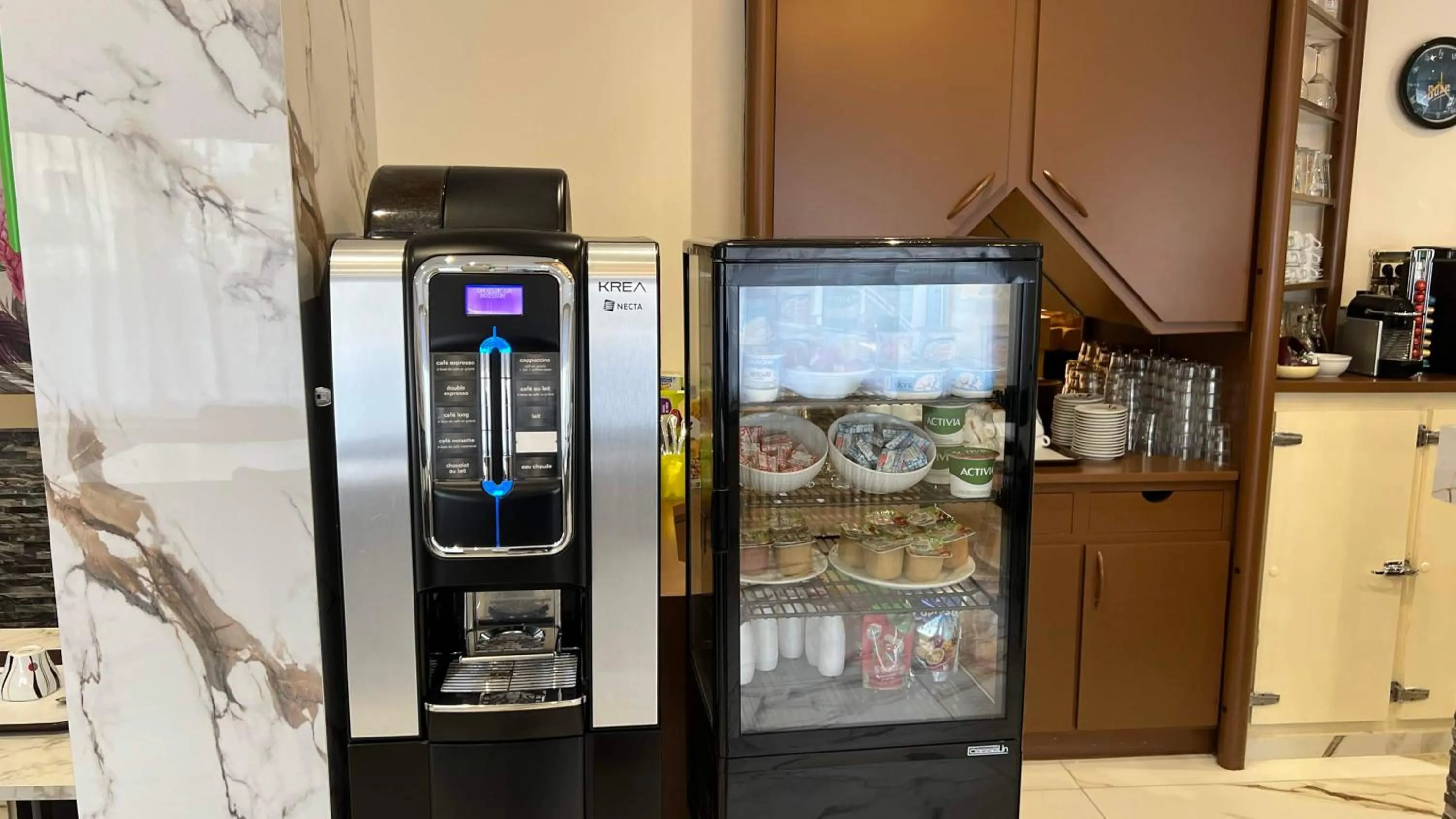 Food and drinks in Contact Hôtel Le Continental