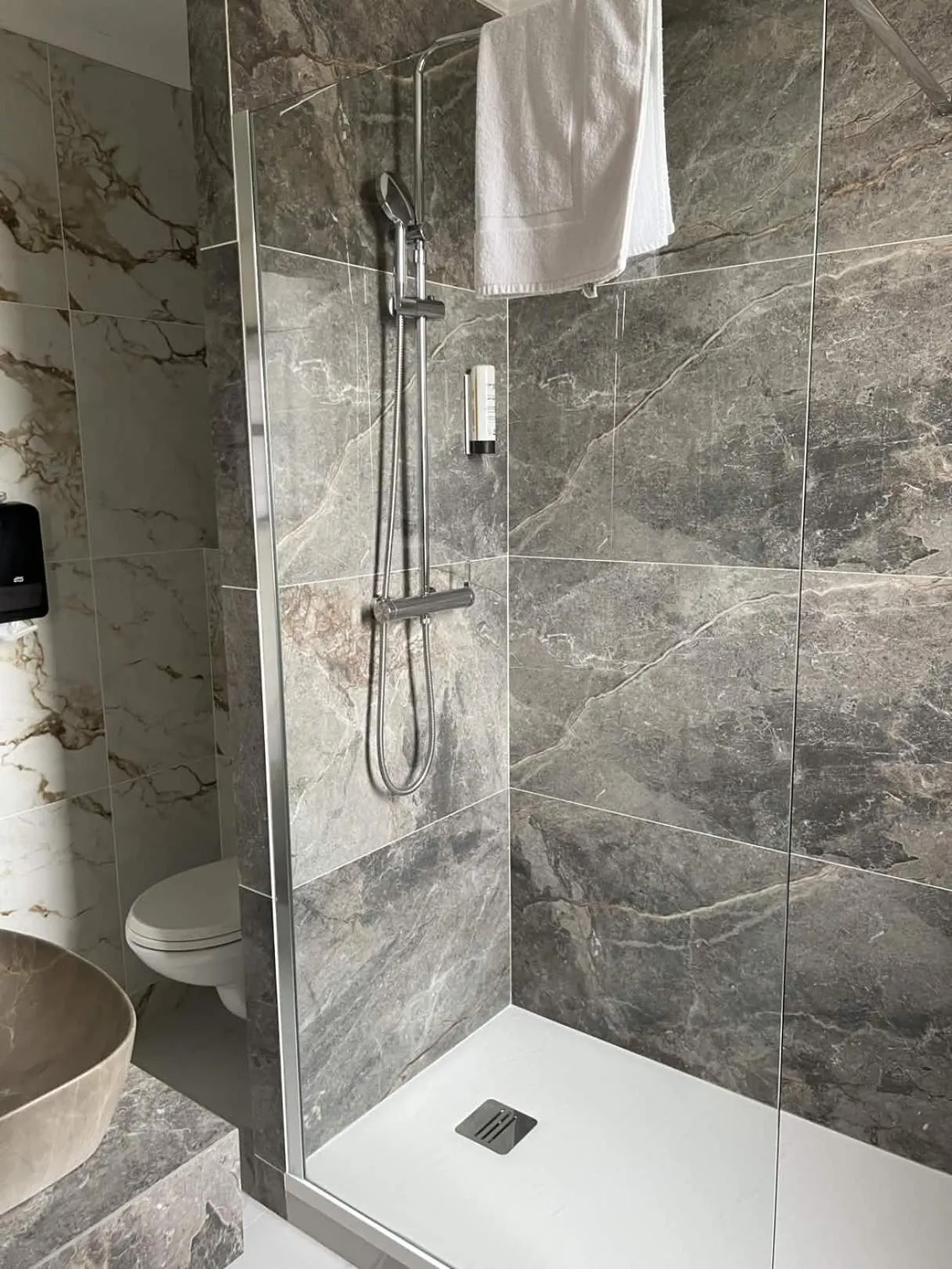 Contact Hôtel Le Continental