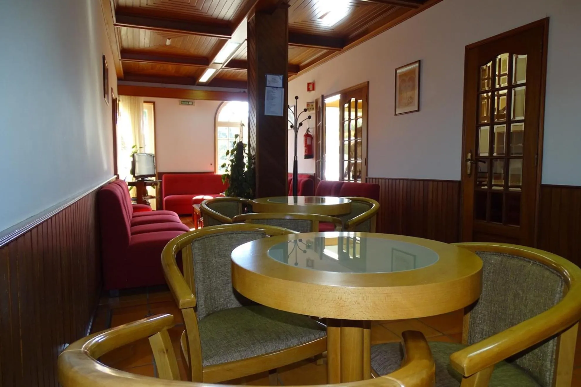 Communal lounge/ TV room in Hotel Rio Cávado