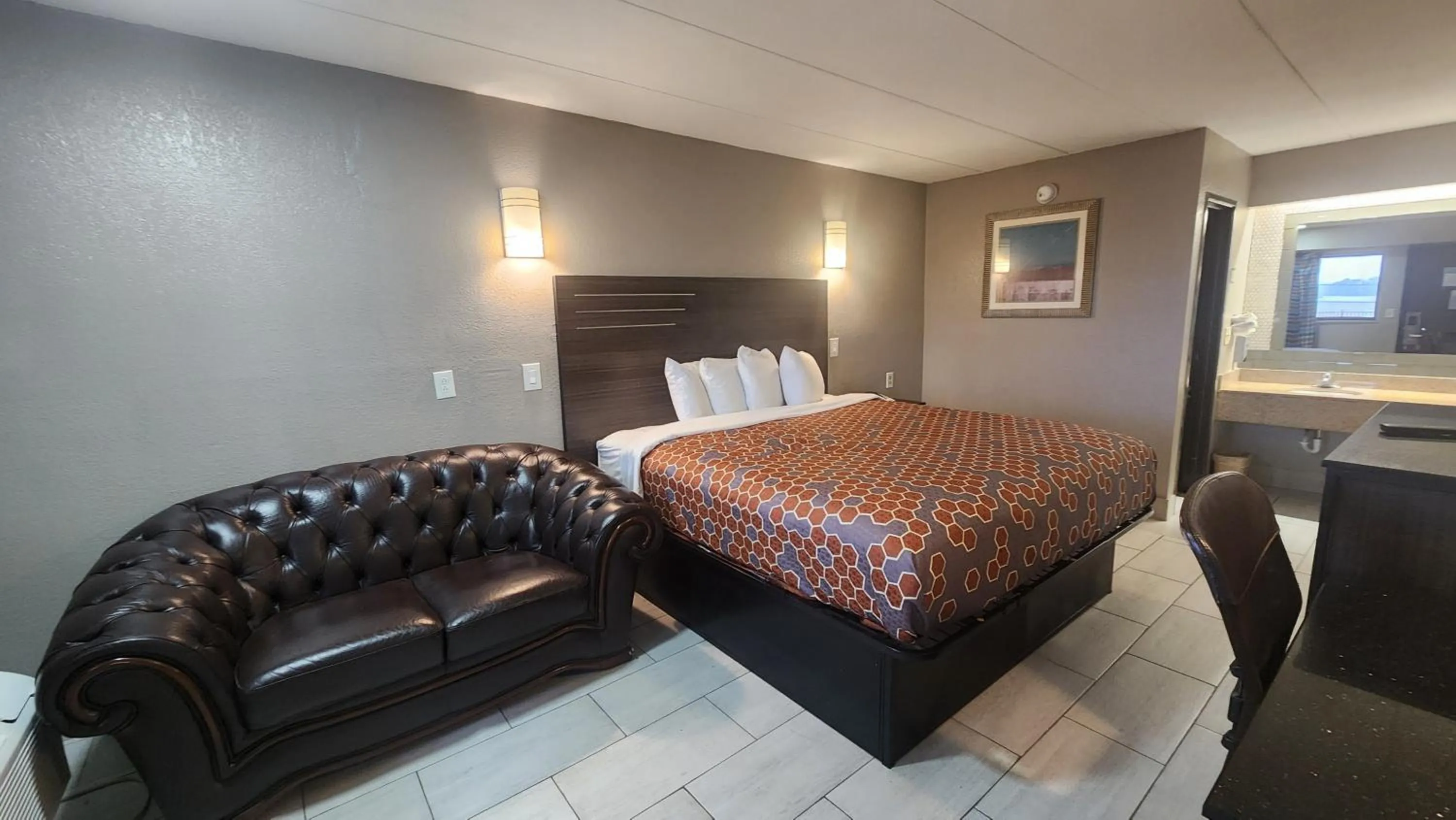 Bed in Americas Best Value Inn and Suites Little Rock