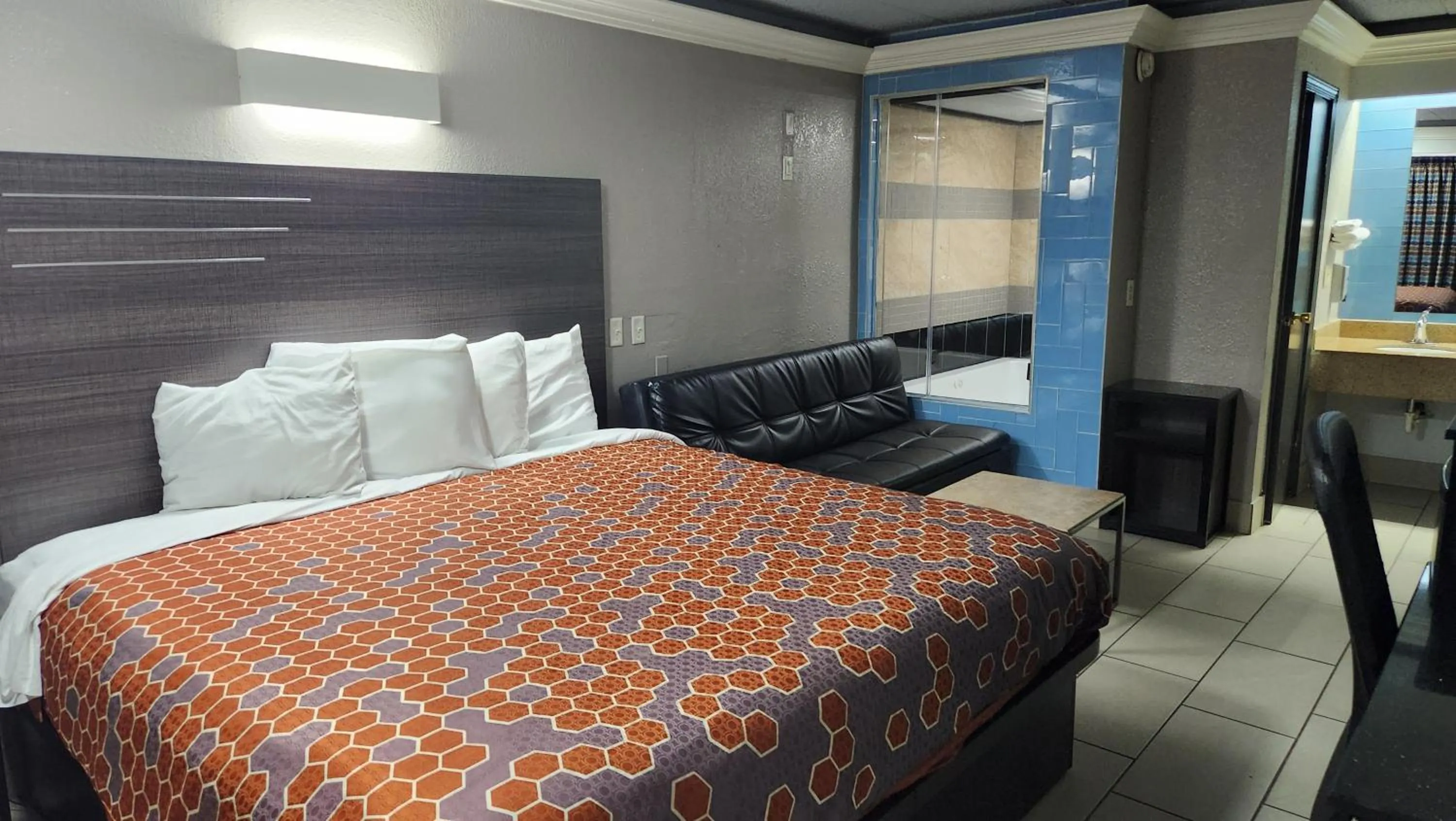 Bed in Americas Best Value Inn and Suites Little Rock