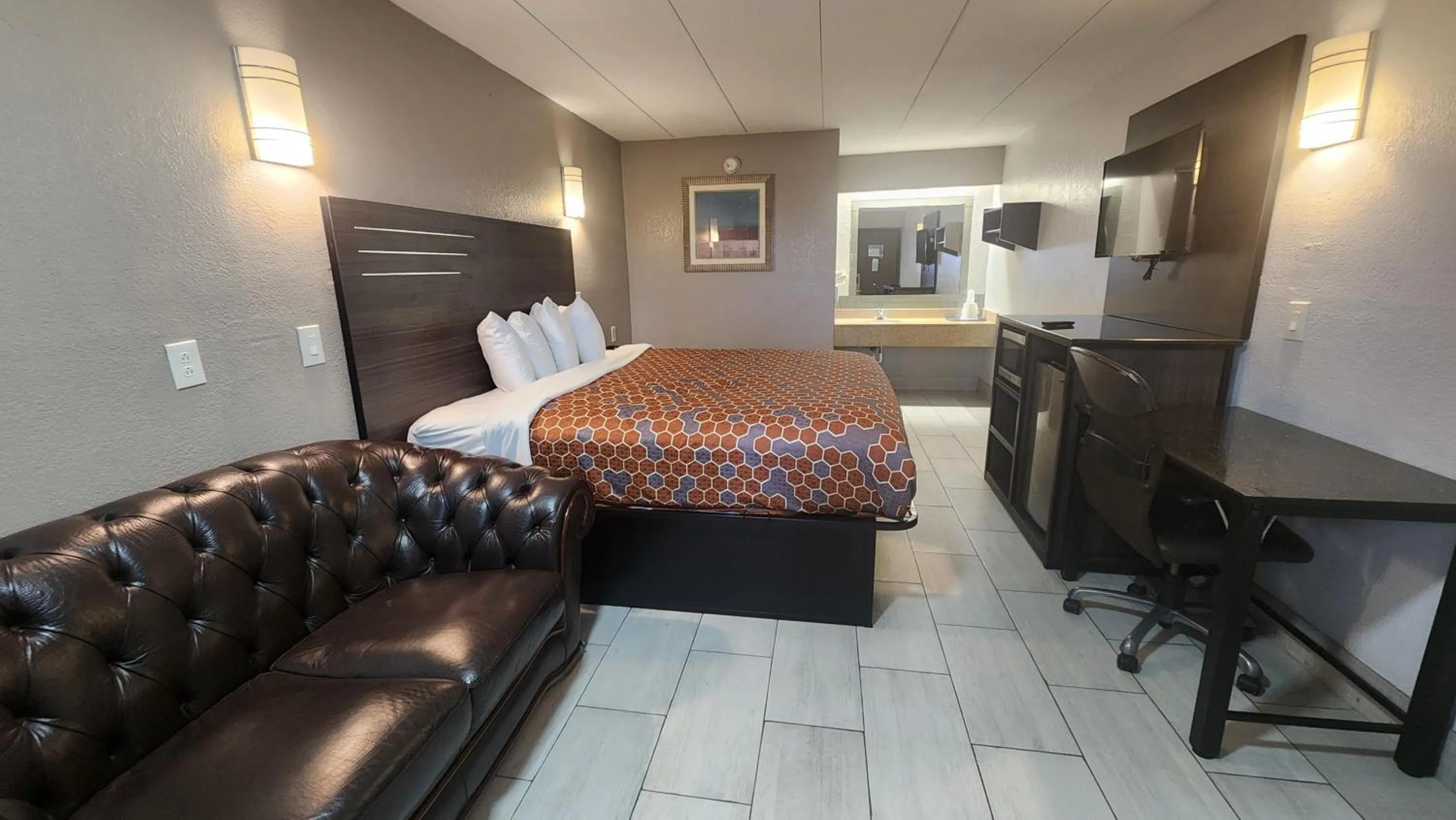 Bed in Americas Best Value Inn and Suites Little Rock