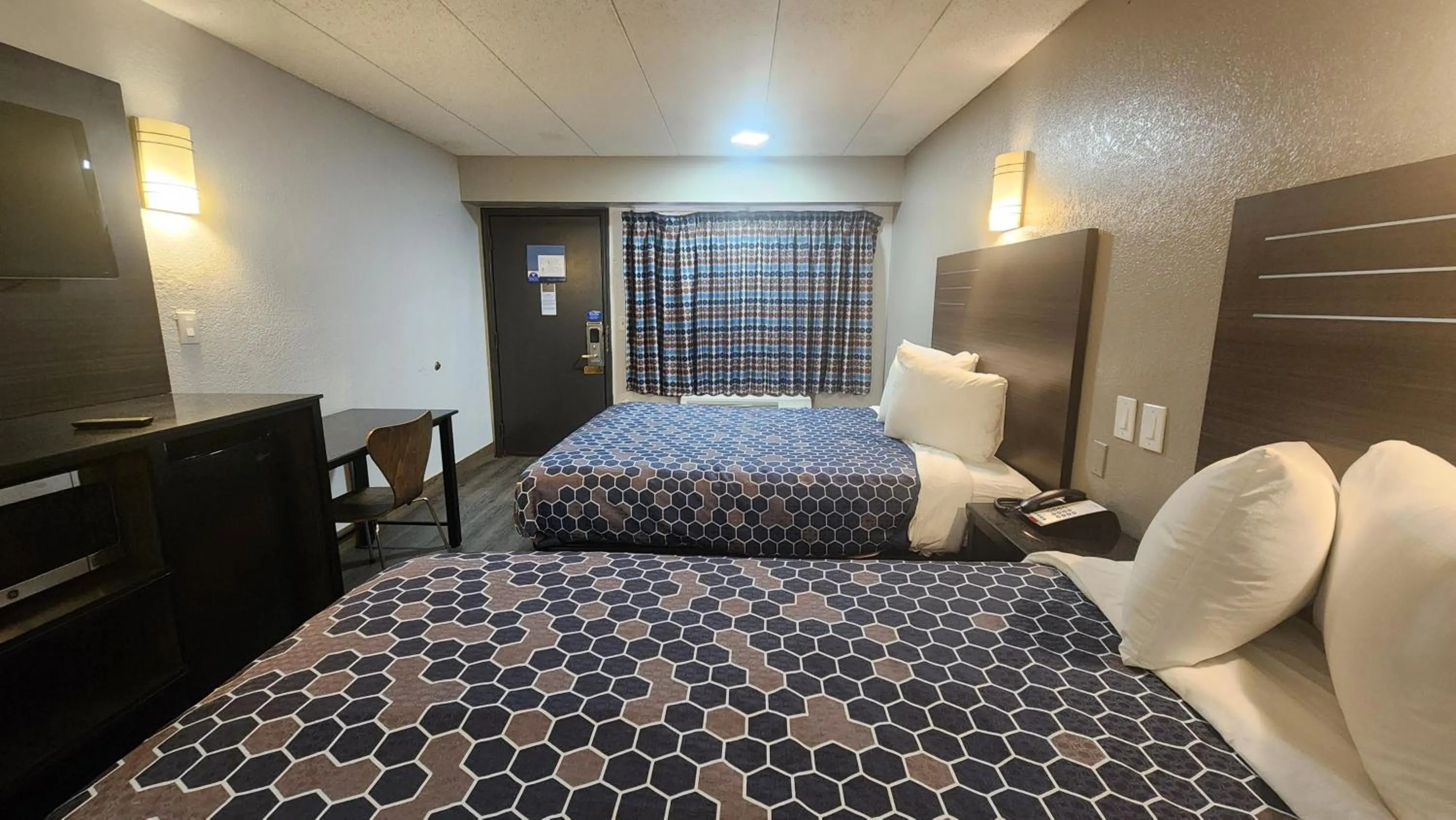 Bed in Americas Best Value Inn and Suites Little Rock