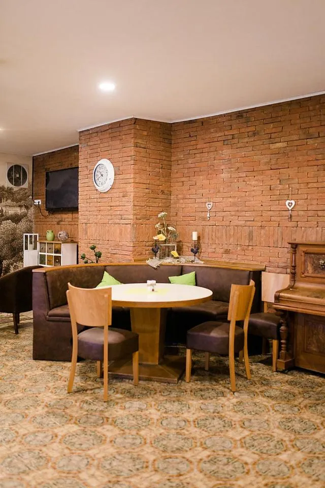 Communal lounge/ TV room in Gästehaus Loehnert GmbH