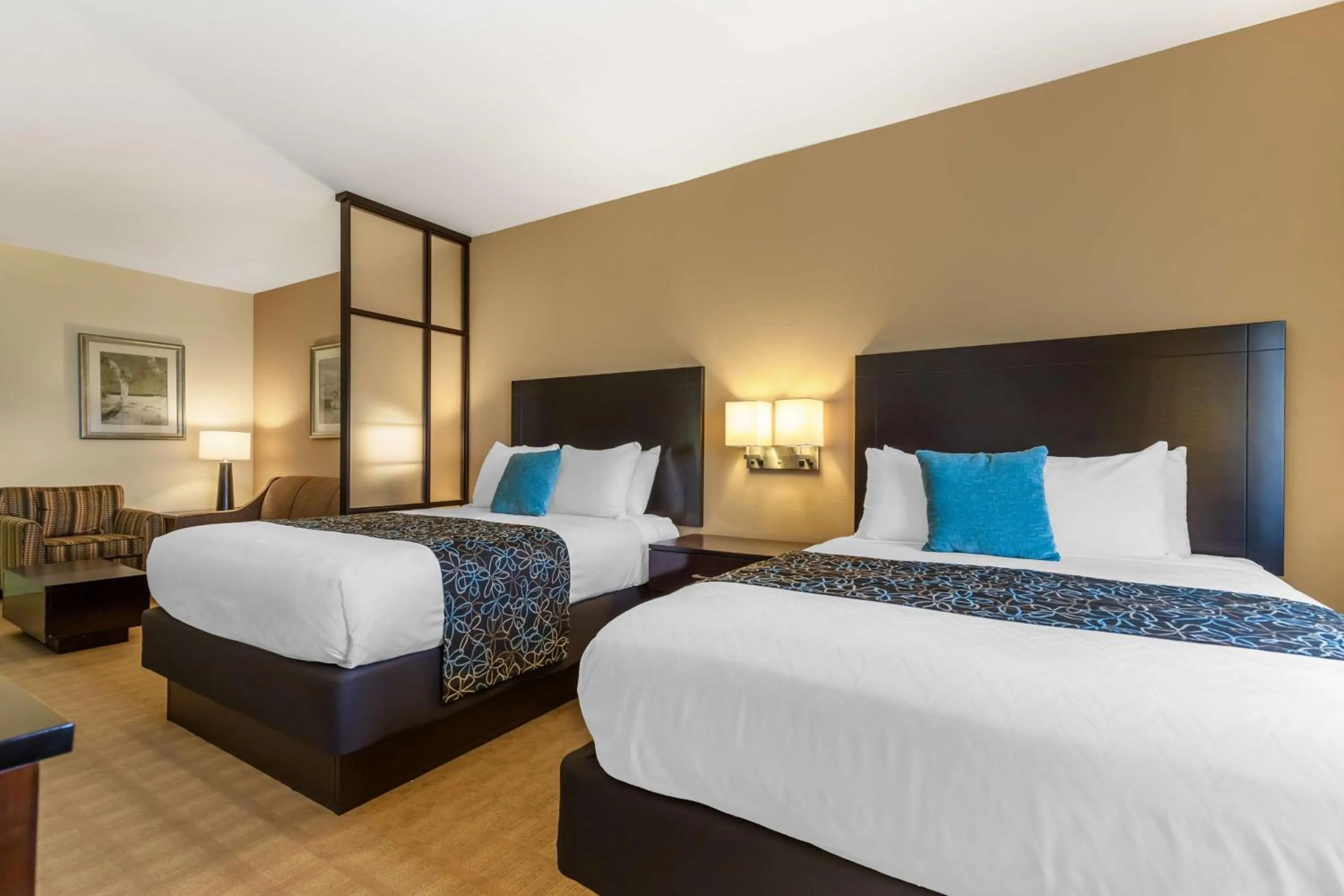 Photo of the whole room, Bed in Best Western Plus Lytle Inn and Suites