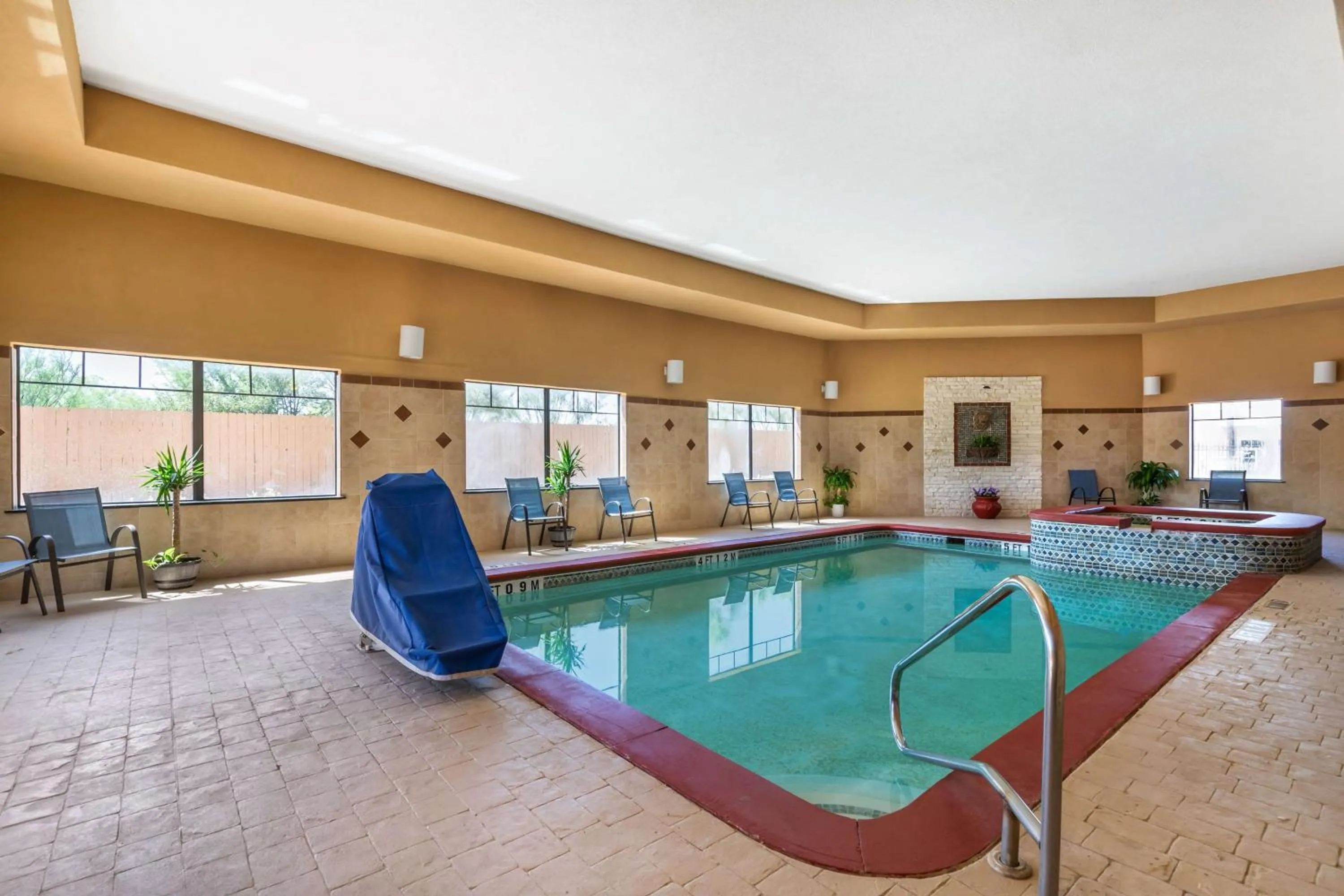 Pool view in Best Western Plus Lytle Inn and Suites