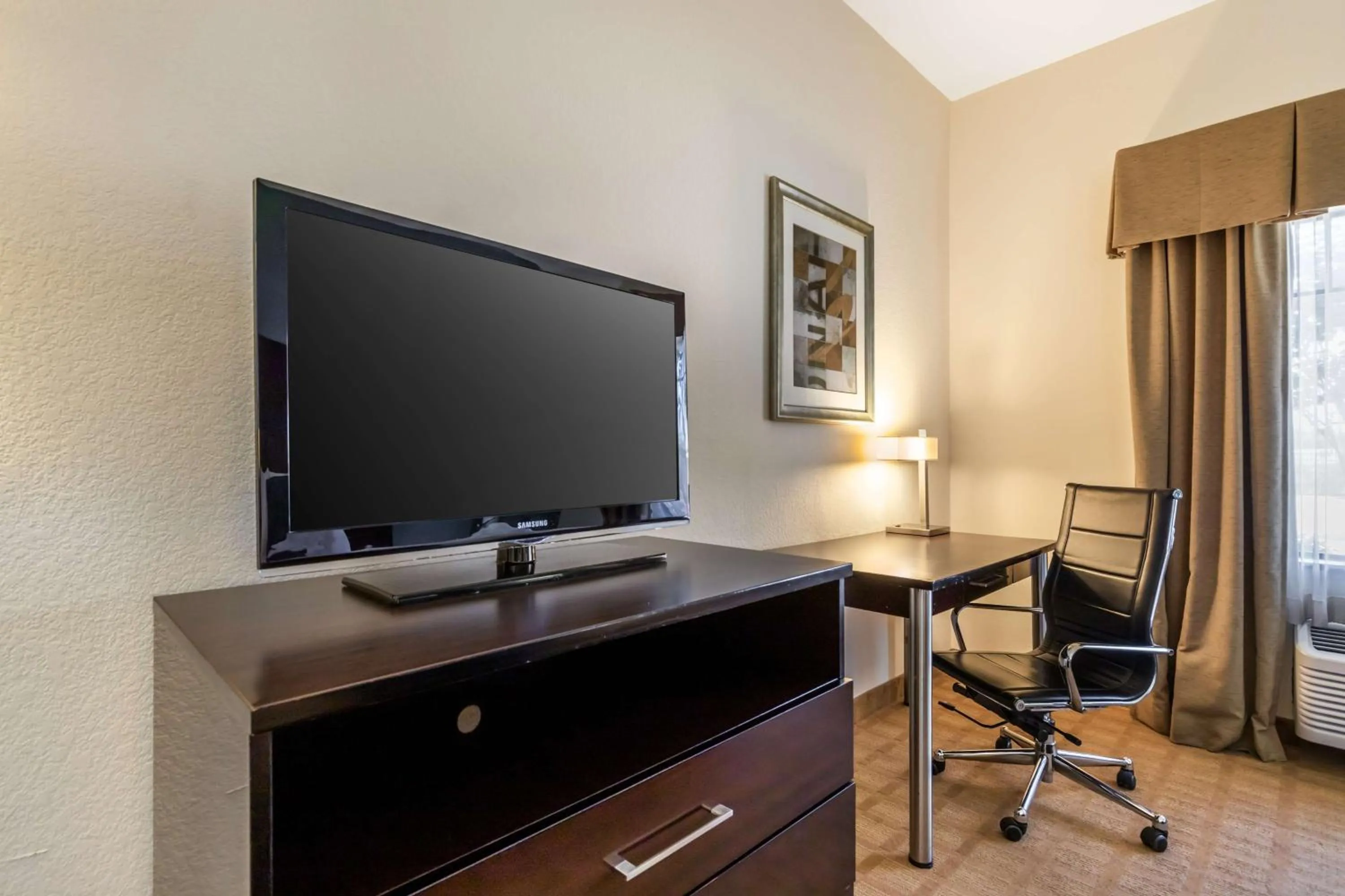 Bedroom in Best Western Plus Lytle Inn and Suites