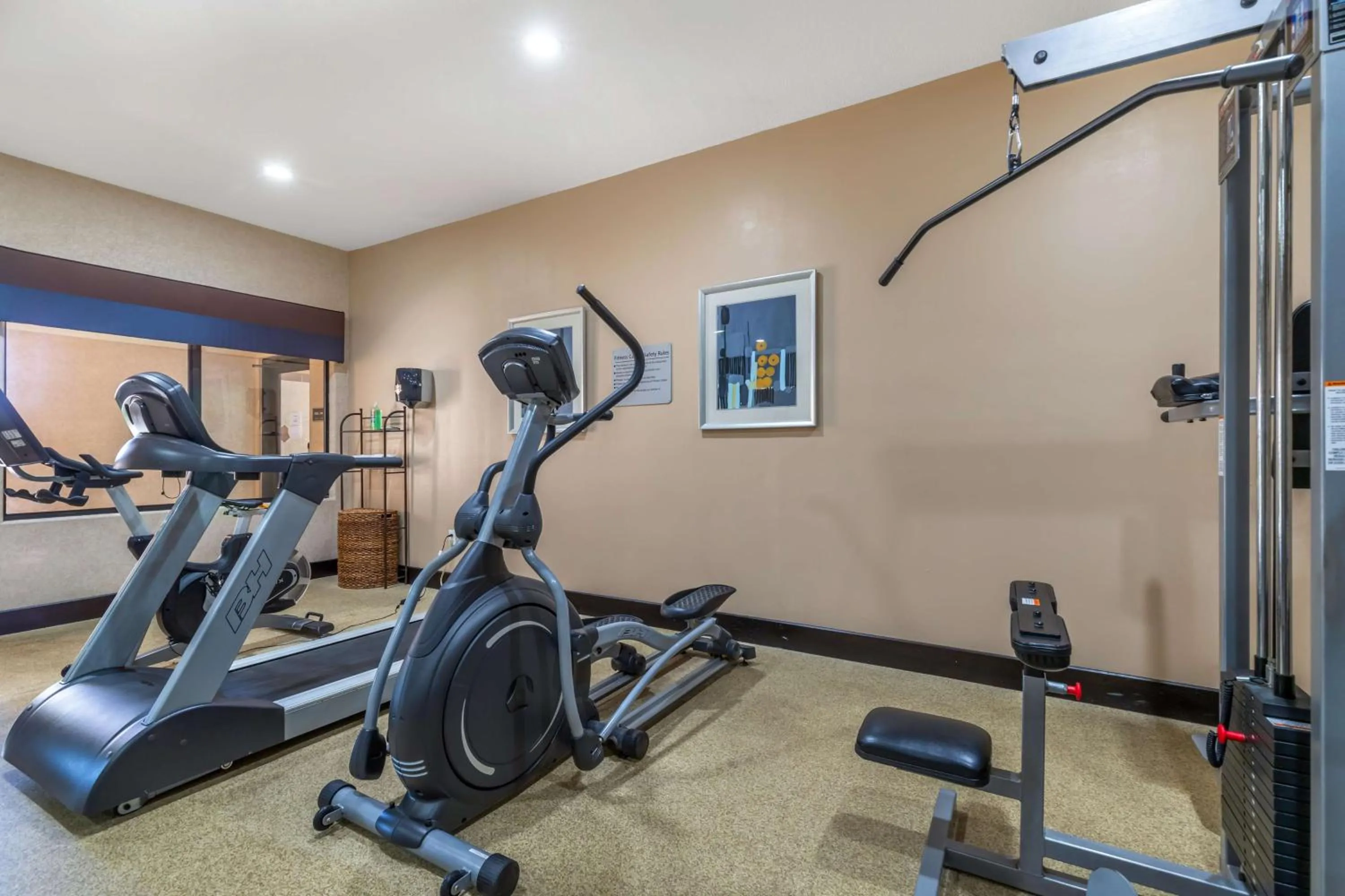 Fitness centre/facilities in Best Western Plus Lytle Inn and Suites