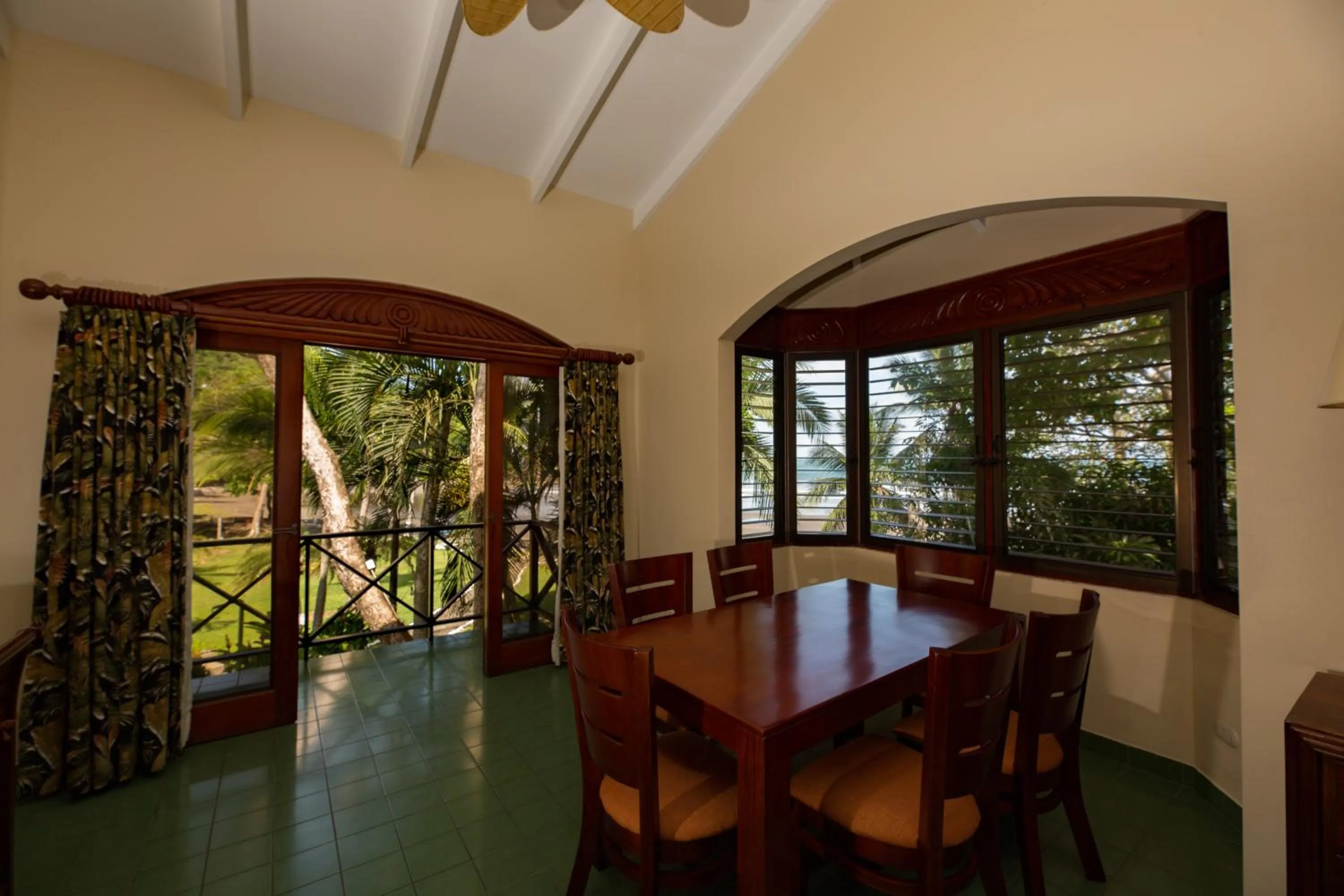 Dining area in Club del Mar Oceanfront