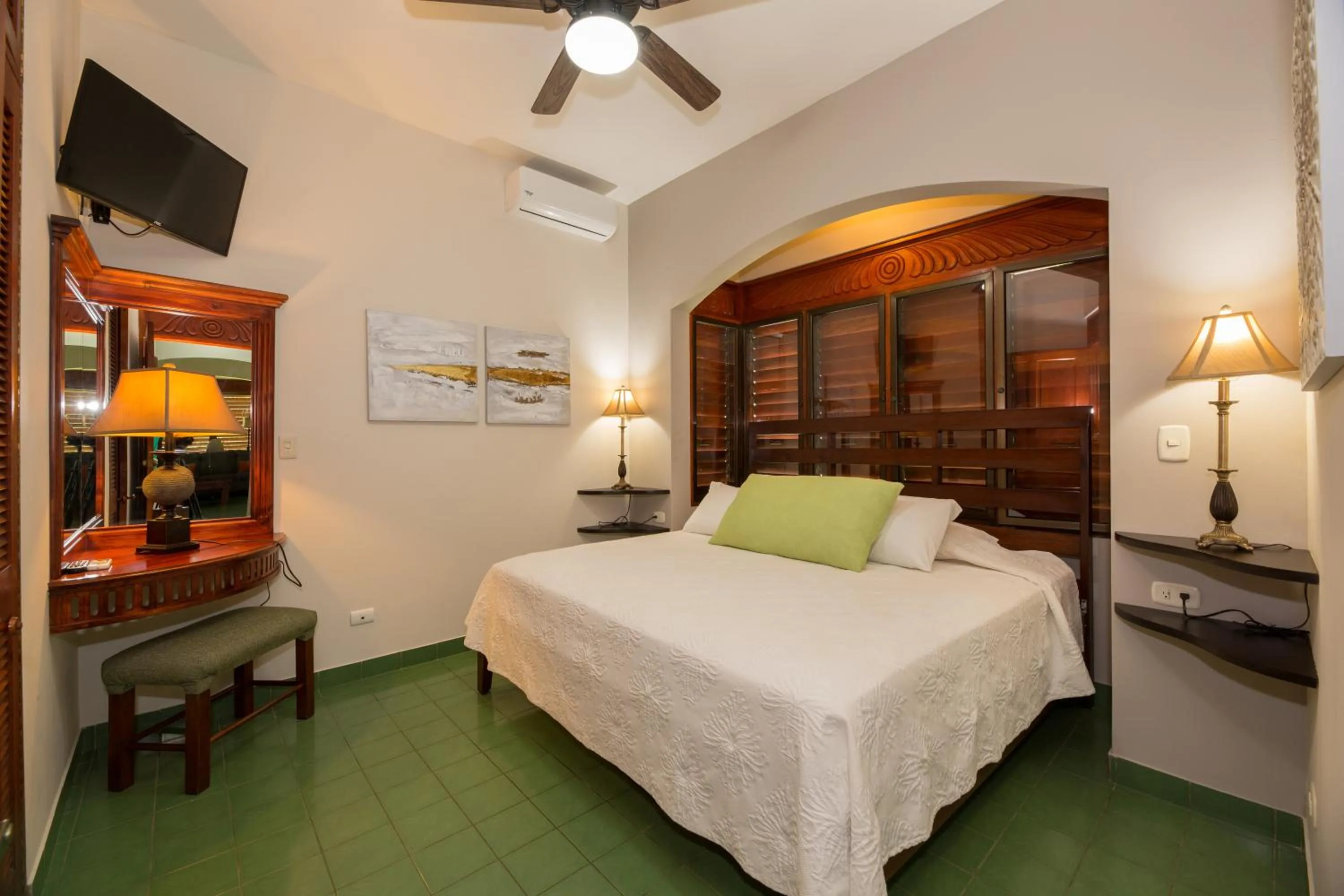 Photo of the whole room, Bed in Club del Mar Oceanfront