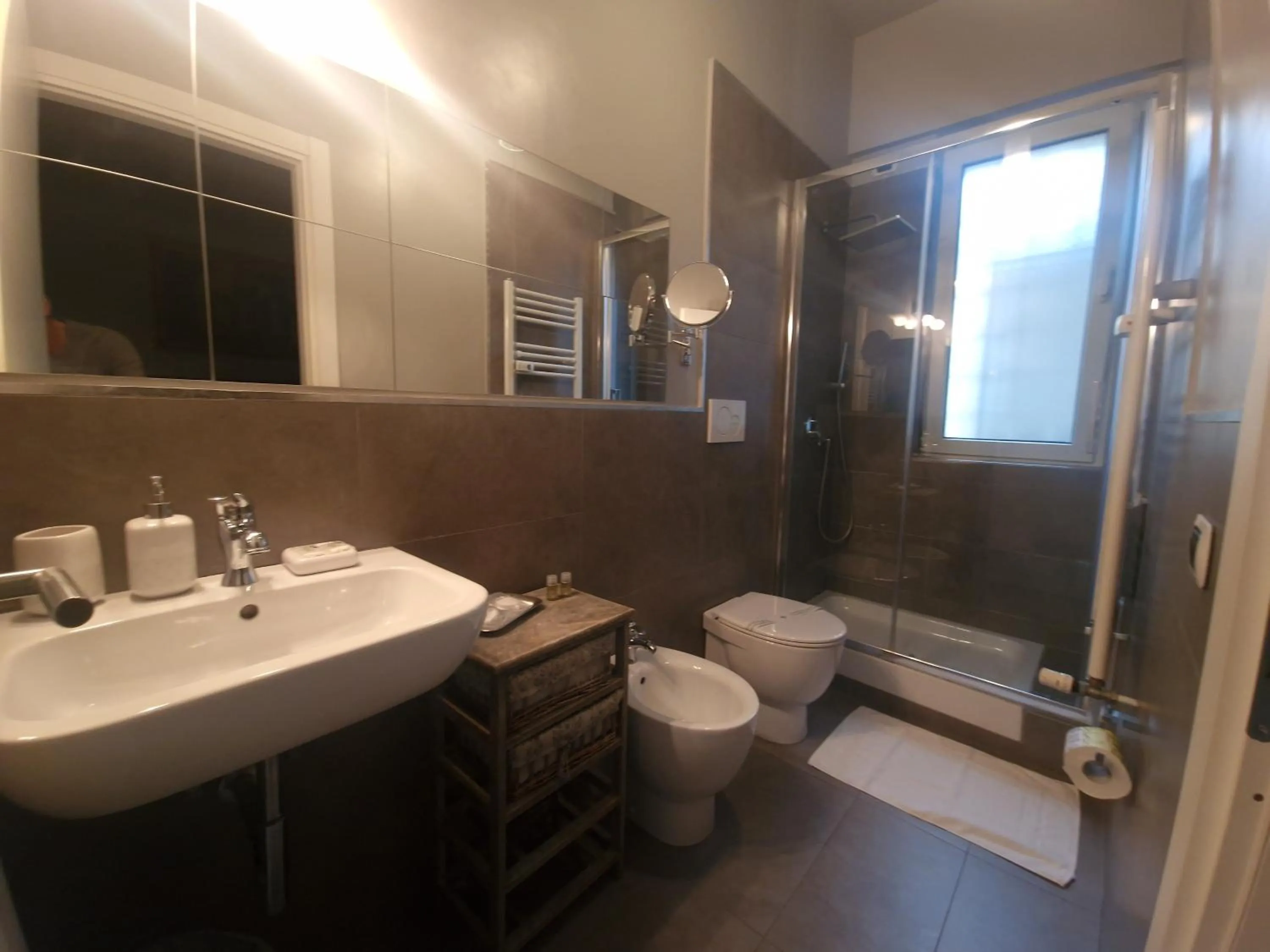 Shower in Sweet Home Parioli